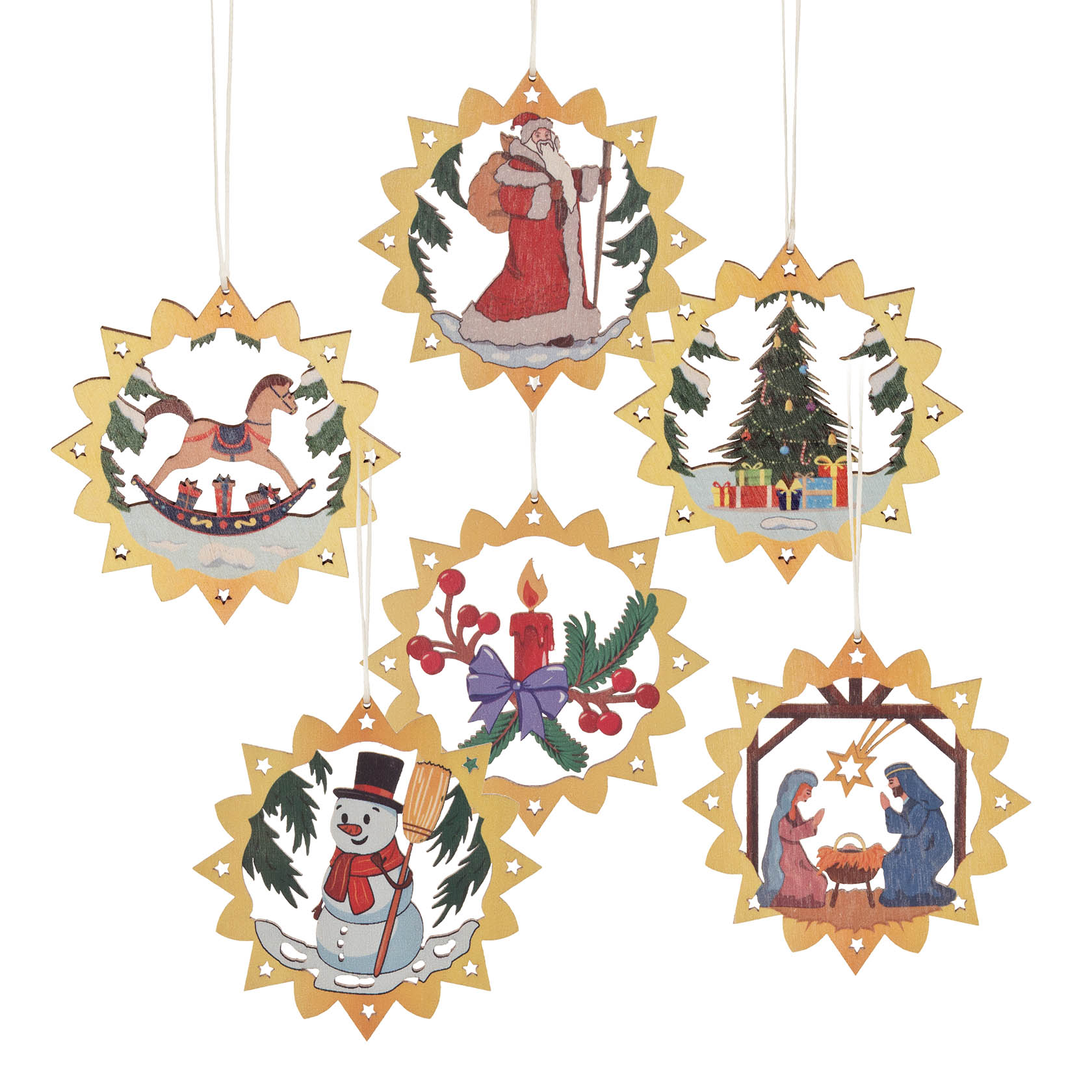 Sechs bunte Weihnachtsanhänger mit Motiven: Nikolaus, Schaukelpferd, Kerzen mit Zweigen, Weihnachtsbaum, Schneemann und Krippenszene. im Dregeno Online Shop günstig kaufen