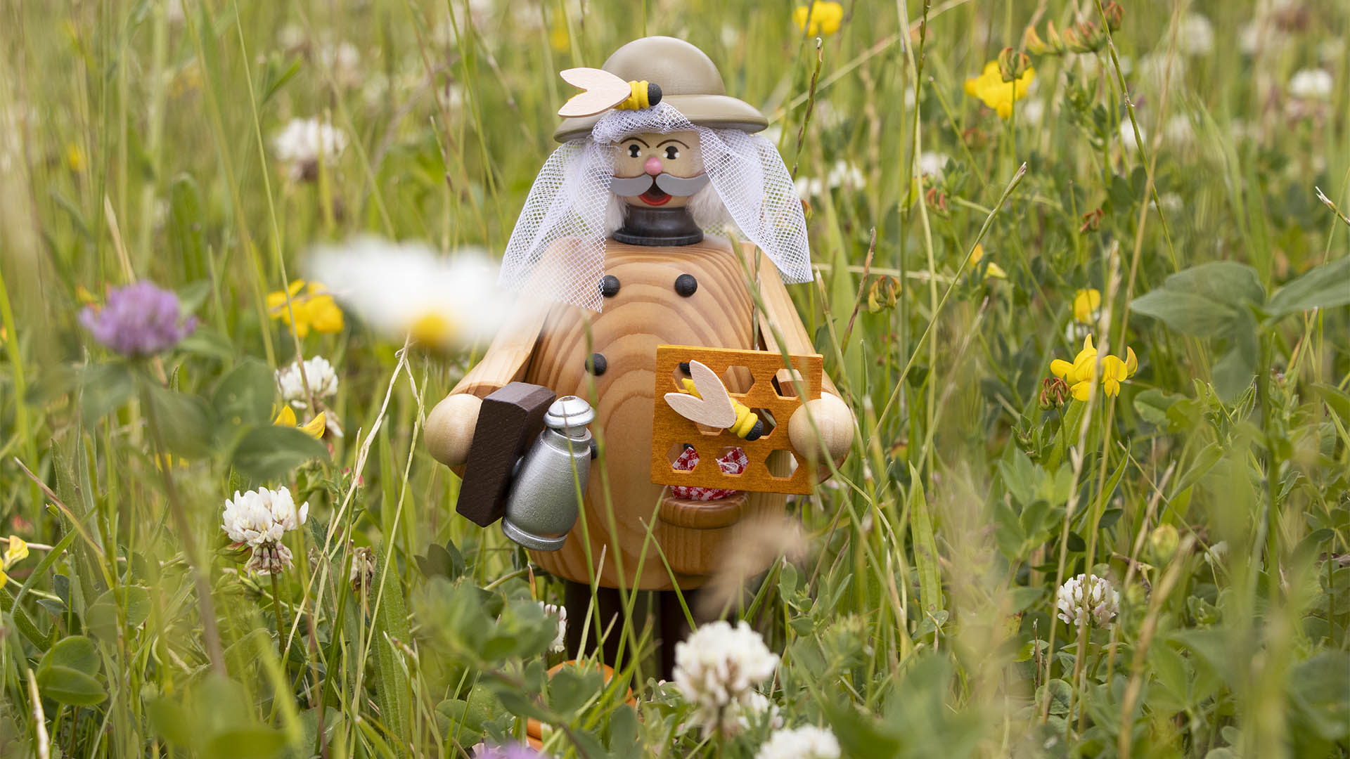 Räuchermännchen Imker mit Smoker und Beute