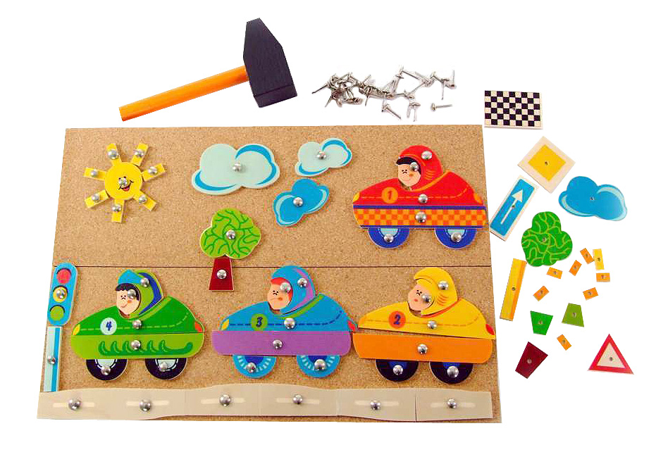 A children's toy set featuring colorful cars on a racetrack, with cartoon drivers, a hammer, nails, clouds, a sun, and traffic signs included. im Dregeno Online Shop günstig kaufen