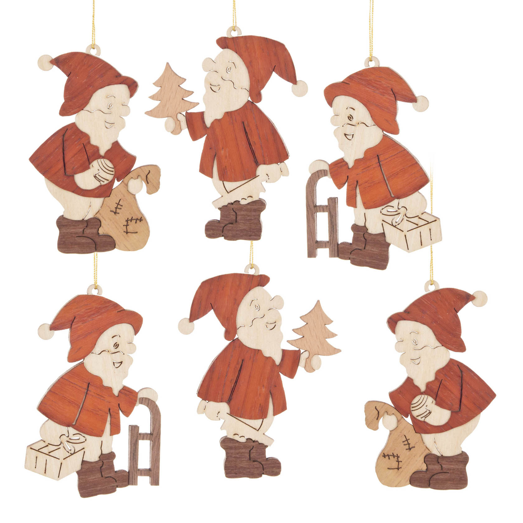 Sechs hölzerne Weihnachtsmann-Anhänger in Rot und Holzfarben, jeder mit einem anderen Zubehör wie Baum, Geschenk oder Stock. im Dregeno Online Shop günstig kaufen