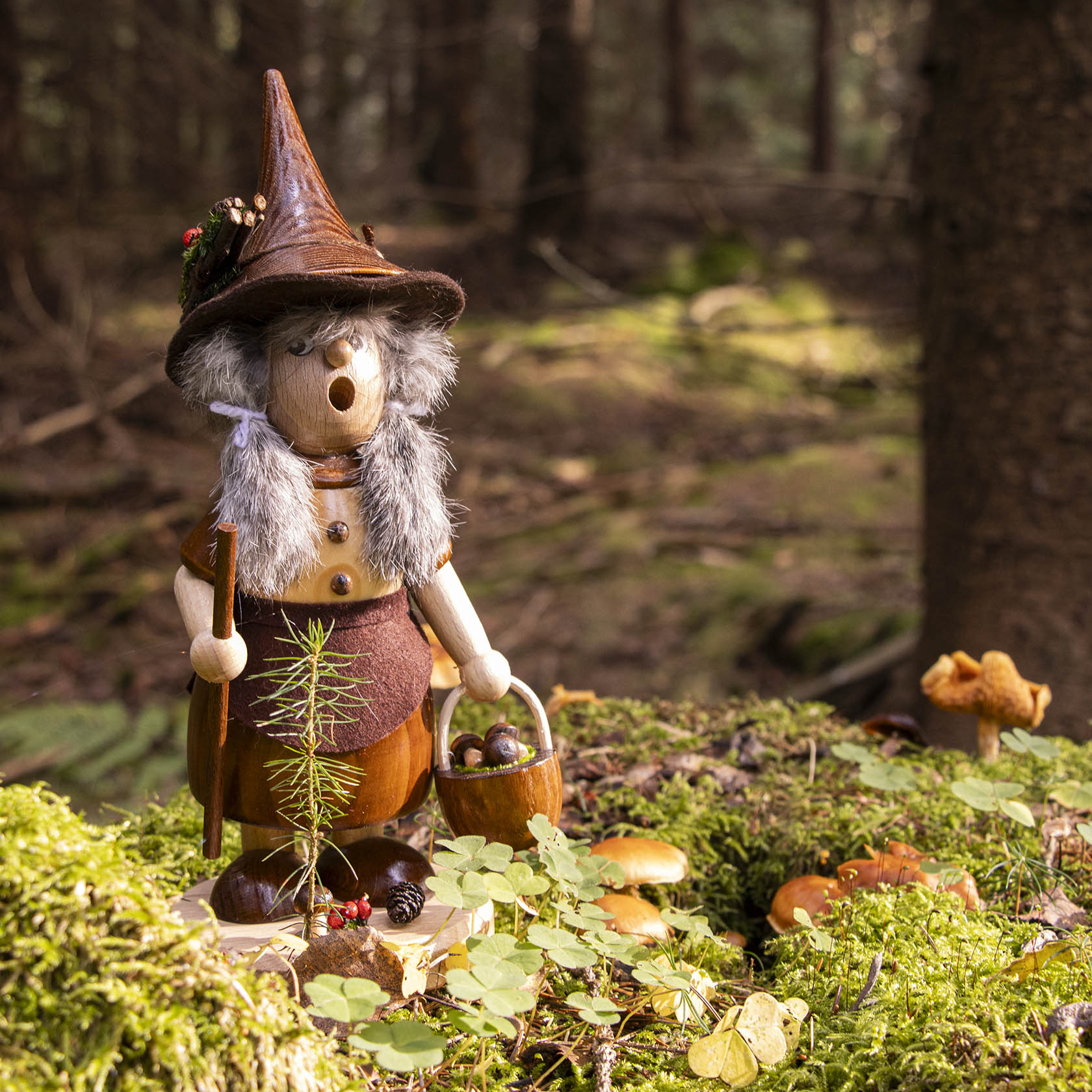 smoker dwarf with mushroom