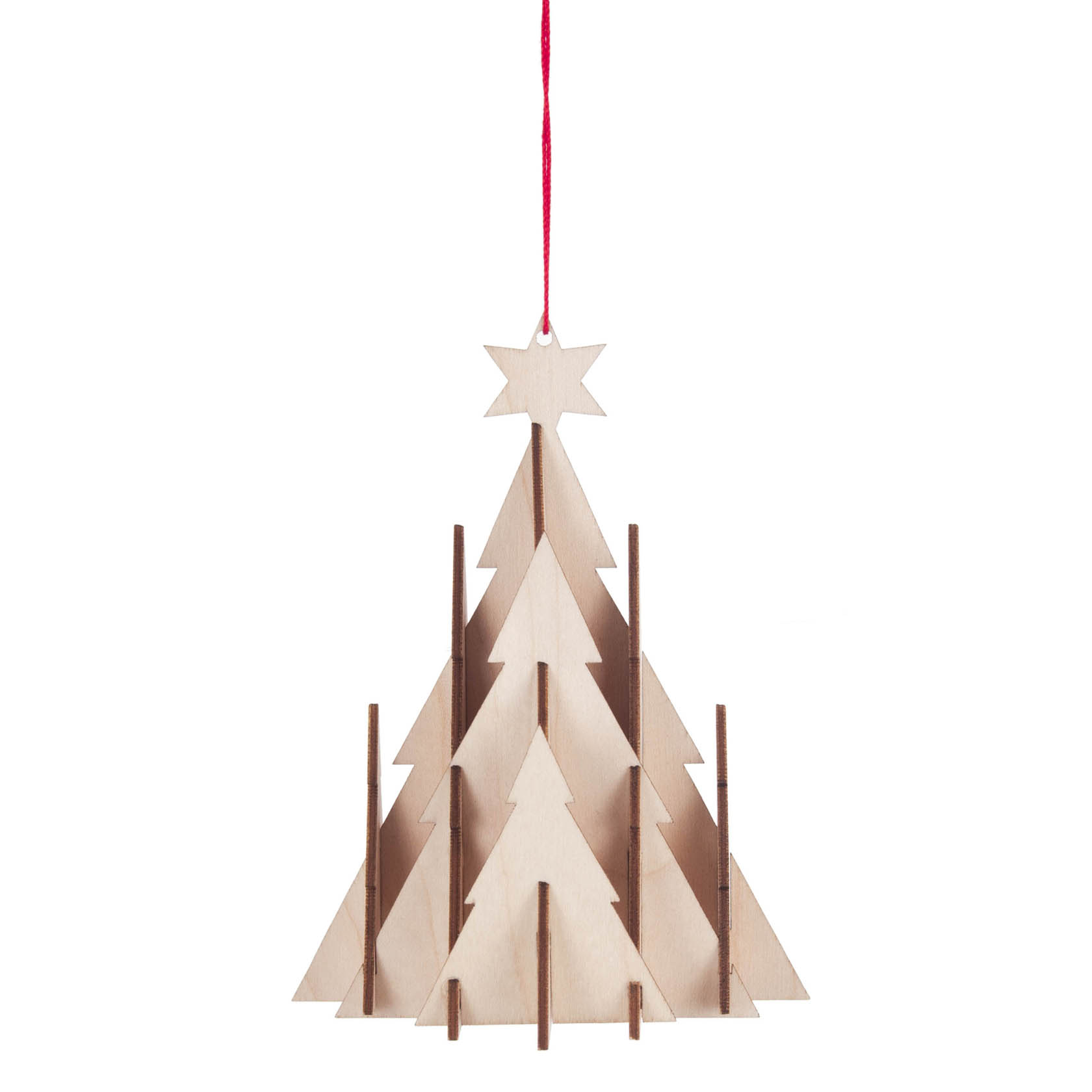 Ein minimalistischer Holz-Weihnachtsbaum mit Stecksystem, an einem roten Faden aufgehängt.