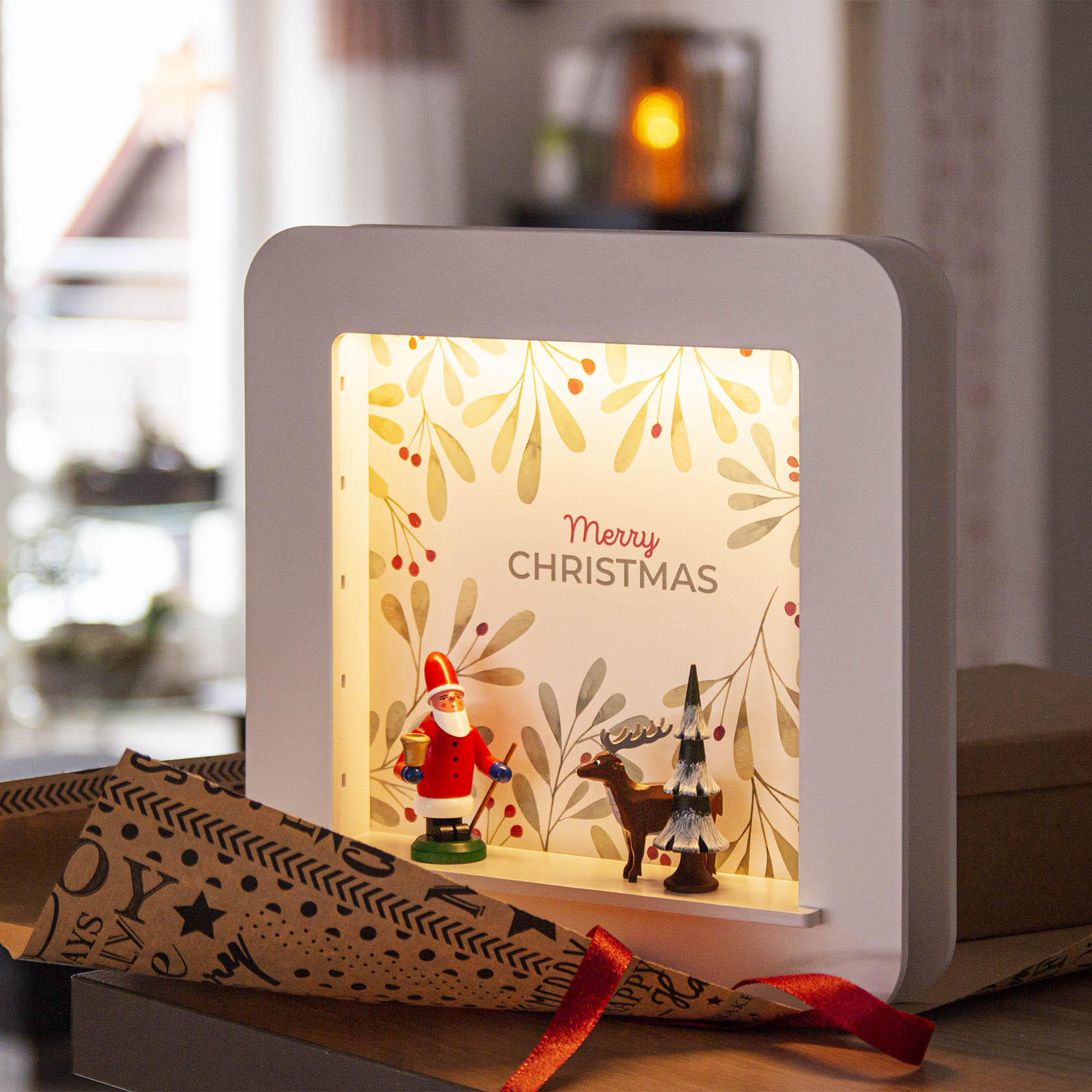 Weihnachtsmann, Baum und Hirsch in der Spandose