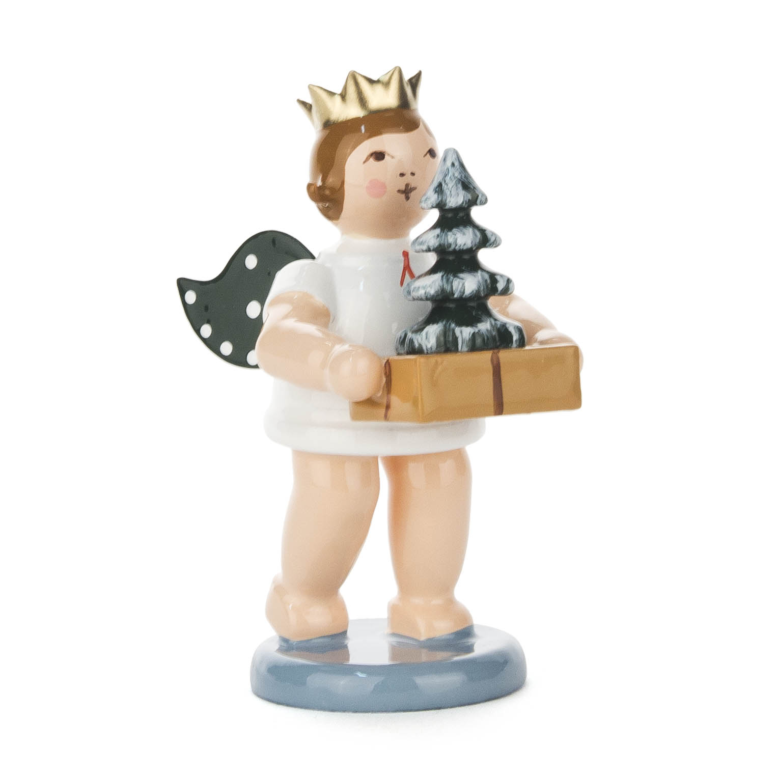 A figurine of an angel with a gold crown, holding a small Christmas tree and a gift box, wearing a white dress with green wings. im Dregeno Online Shop günstig kaufen