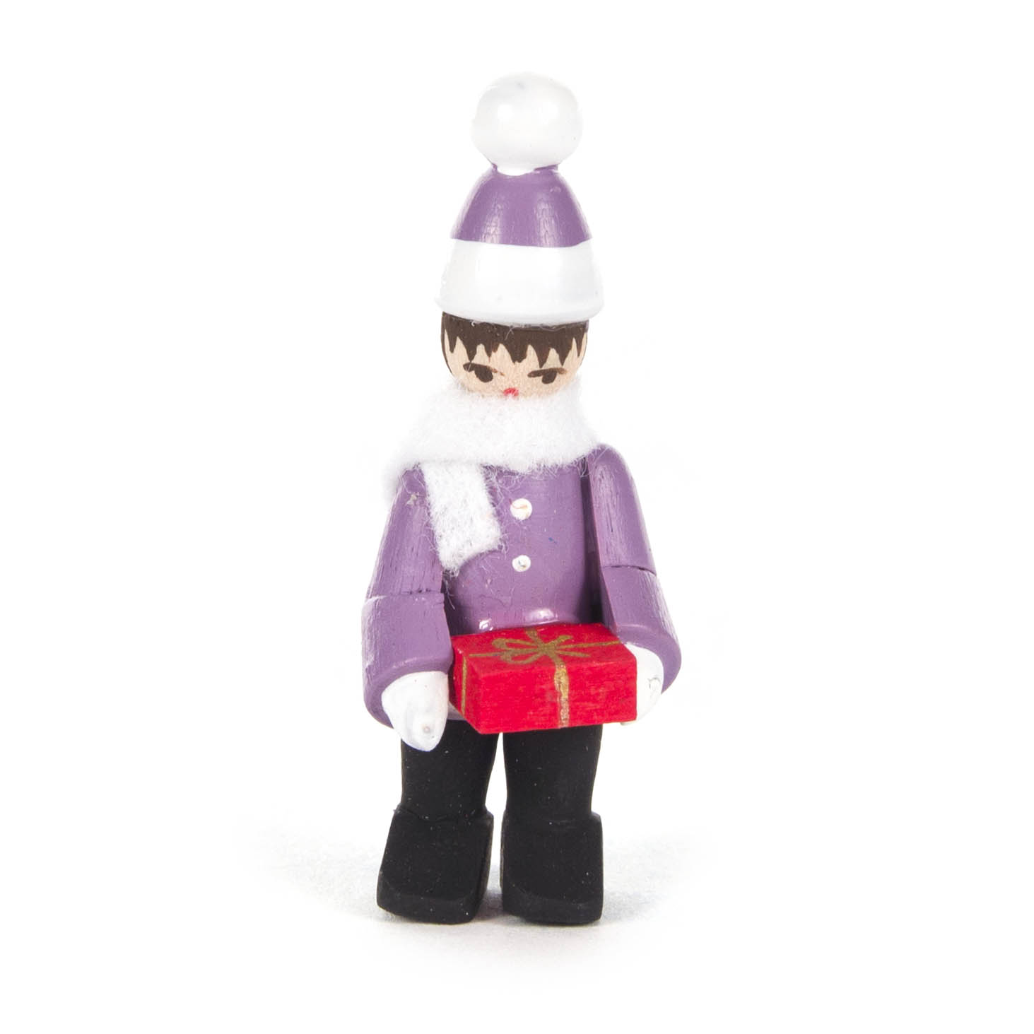 A wooden figurine of a child in a purple winter outfit with a white scarf and hat holding a red gift box. im Dregeno Online Shop günstig kaufen