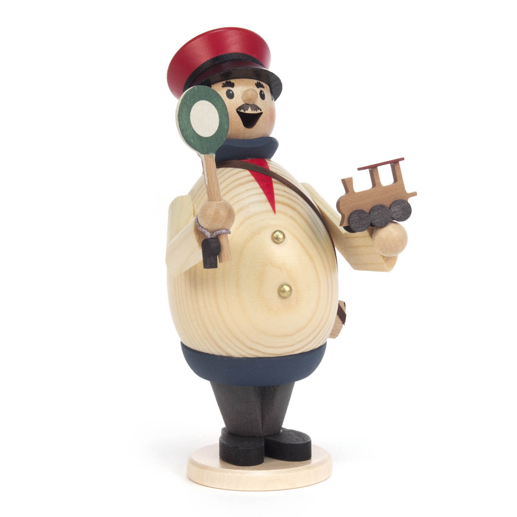 Holzfigur eines freundlichen Bahnschaffners mit rotem Hut, in Uniform mit rotem Halstuch, hält ein grünes Schild und ein kleines Holzeisenbahnmodell.