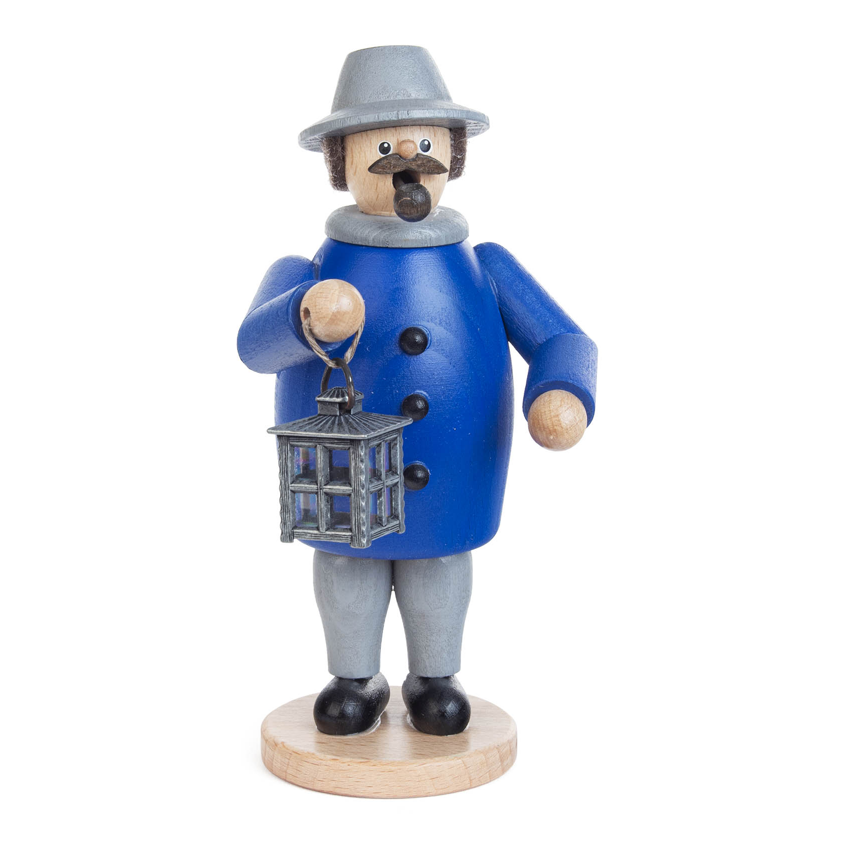 Ein traditioneller Räuchermann in blauer Kleidung und grauem Hut hält eine Laterne in der Hand. Er hat einen schwarzen Schnurrbart und steht auf einem hölzernen Sockel. im Dregeno Online Shop günstig kaufen