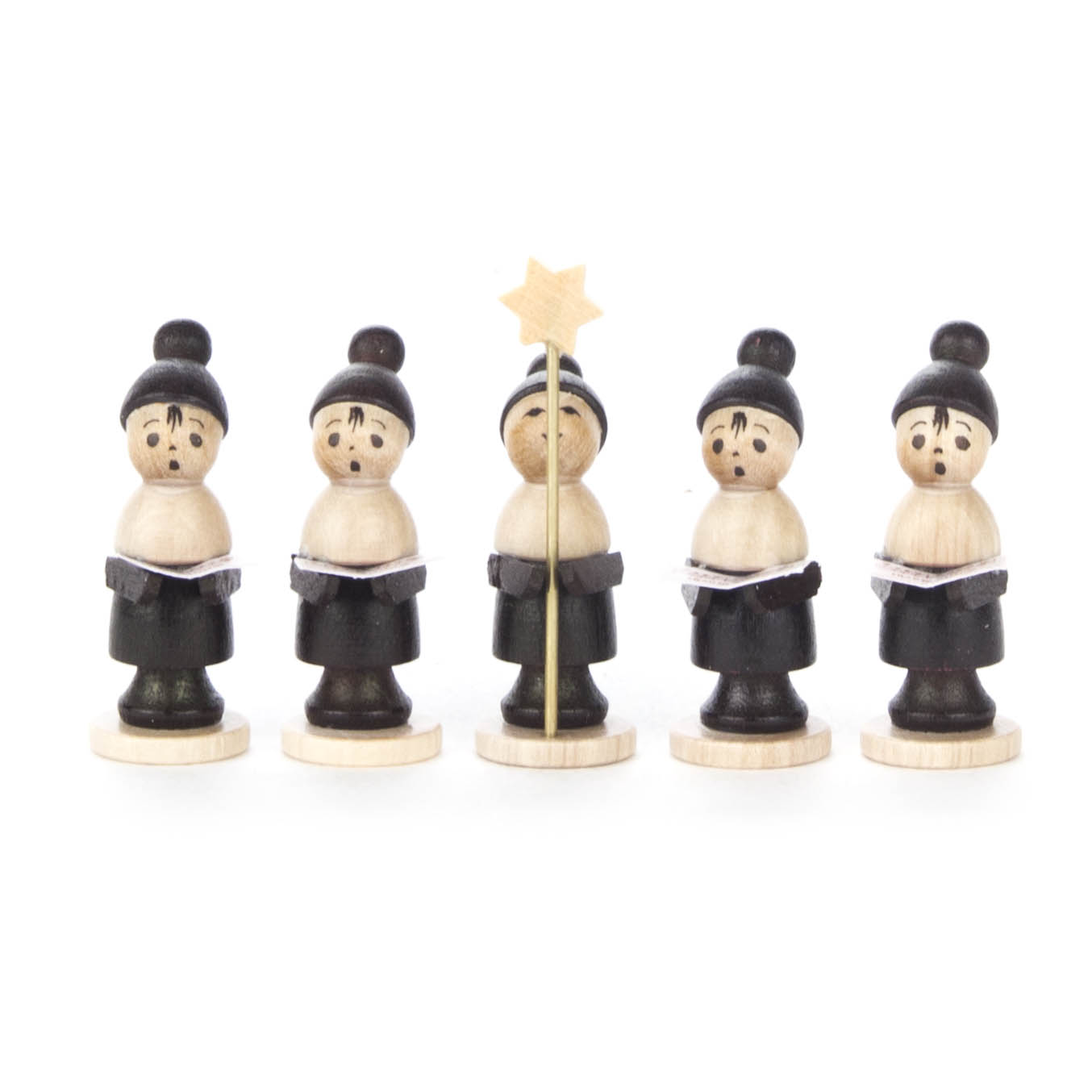Five natural wood choir figurines, each wearing a black coat and hat, holding songbooks. The middle figure holds a star on a stick. im Dregeno Online Shop günstig kaufen
