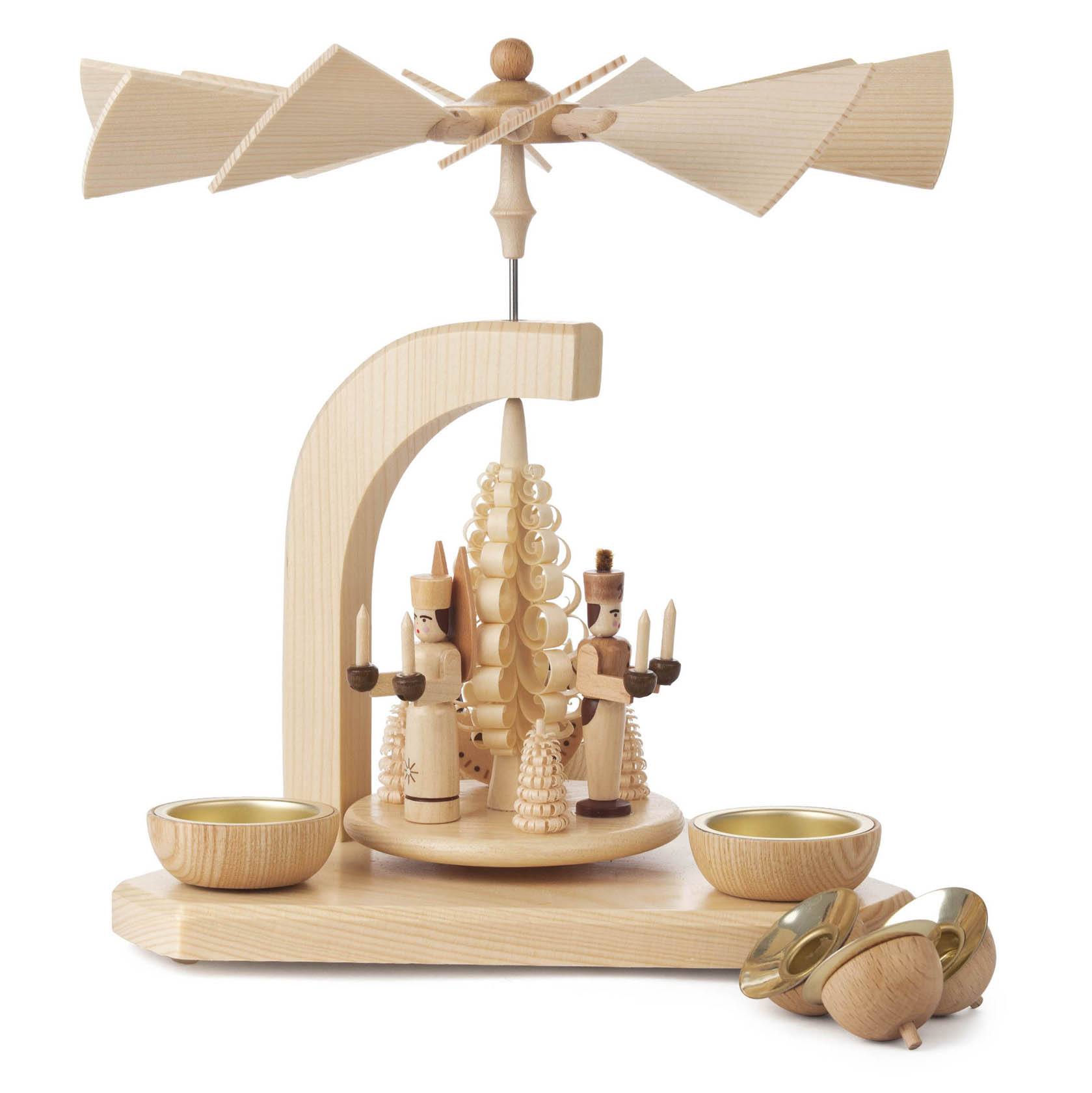 Holzpyramide mit Engel, Bergmann und Reiterlein. Sie hat zwei goldene Kerzenhalter und einen Propeller oben, ideal für Kerzen oder Teelichte.