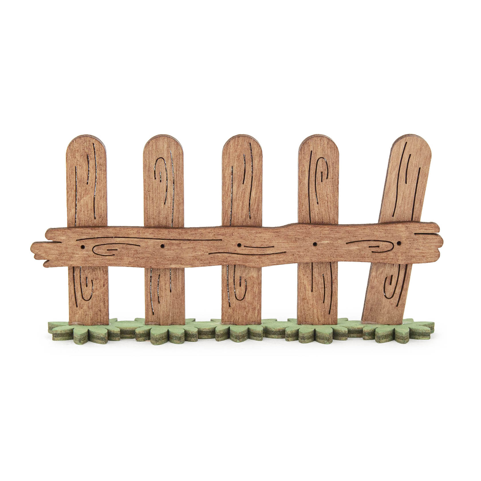 A small wooden garden fence with five vertical planks and a wavy horizontal beam, placed on a green base. im Dregeno Online Shop günstig kaufen
