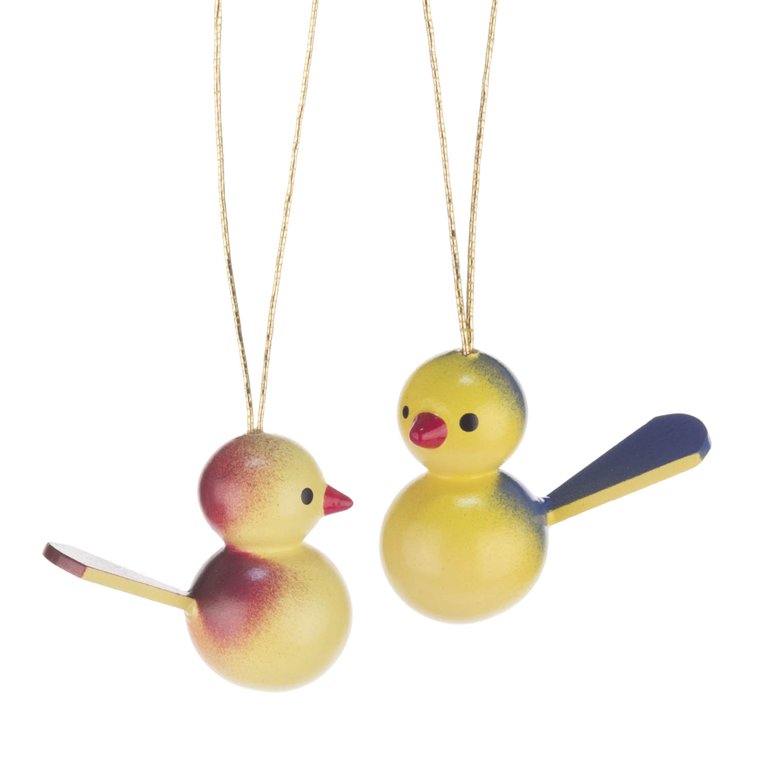 Zwei hölzerne, gelbe Deko-Vögel mit roten Schnäbeln und blauer Flügelspitze, die an goldenen Fäden hängen.