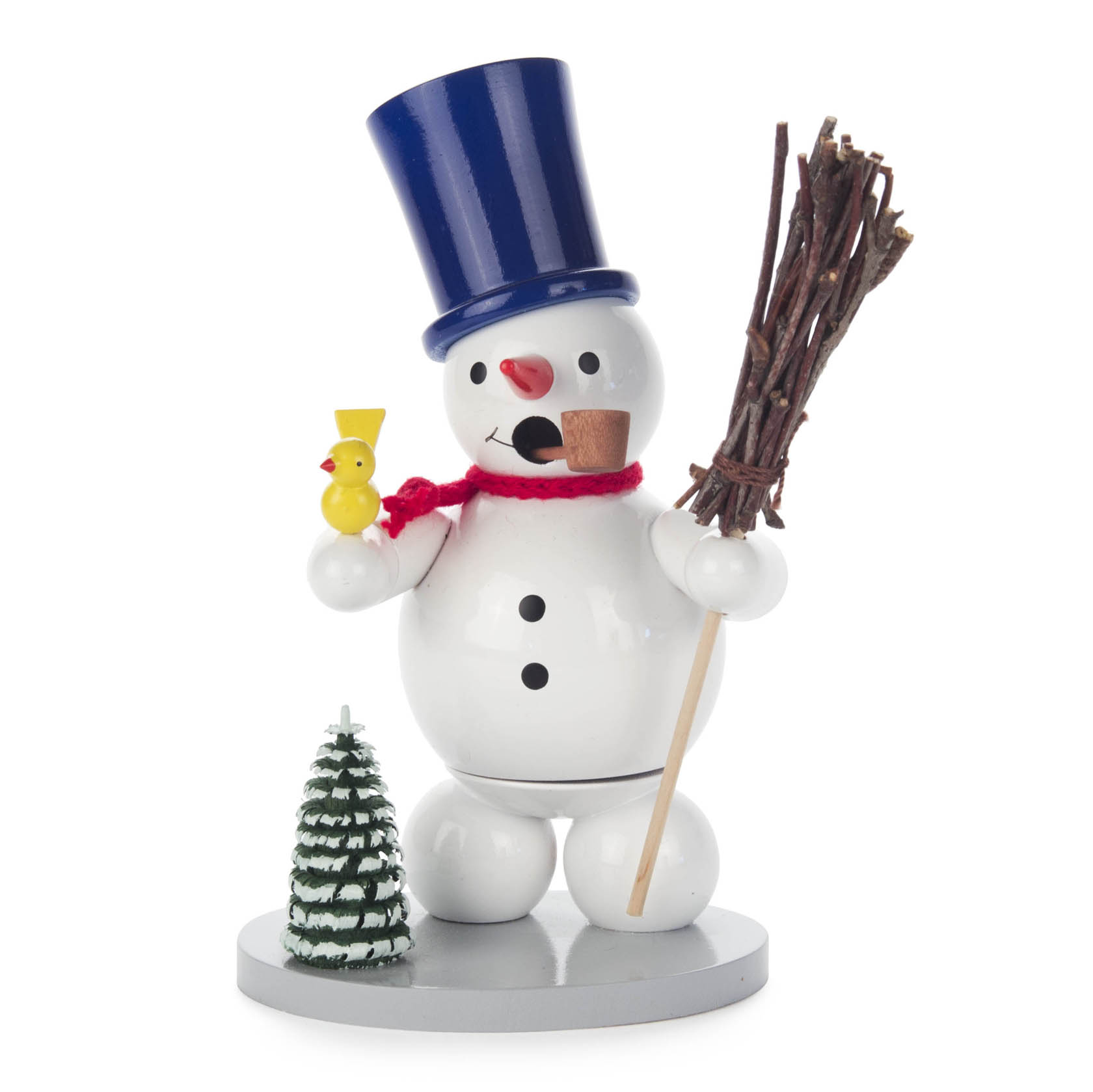Ein lächelnder Schneemann mit blauem Zylinderhut, Pfeife und rotem Schal hält einen Besen und steht neben einem kleinen Tannenbaum und einem gelben Vogel.