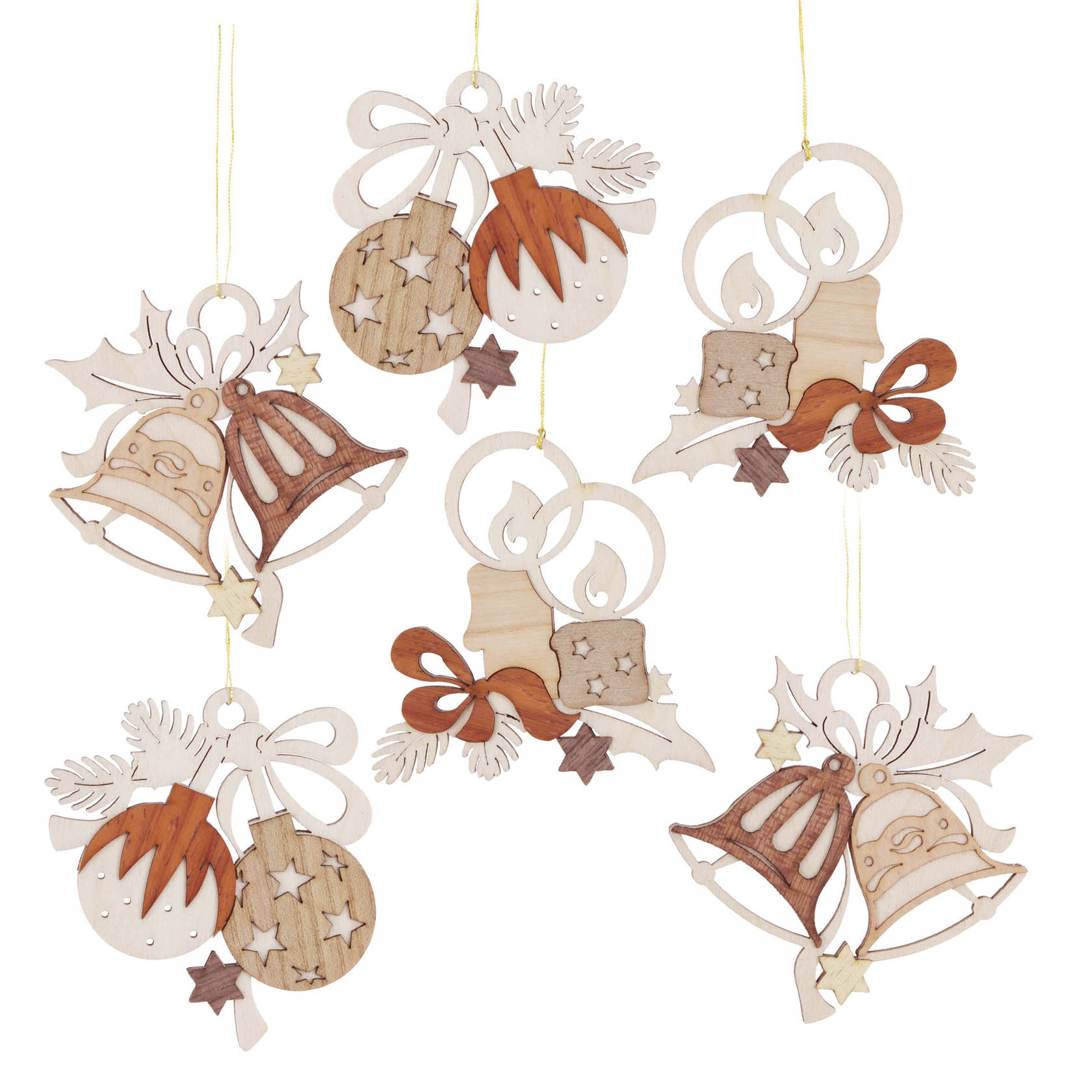 Fünf weihnachtliche Holzornamente mit Glocken, Kerzen und Stechpalmenmotiven, die an goldenen Fäden hängen. im Dregeno Online Shop günstig kaufen
