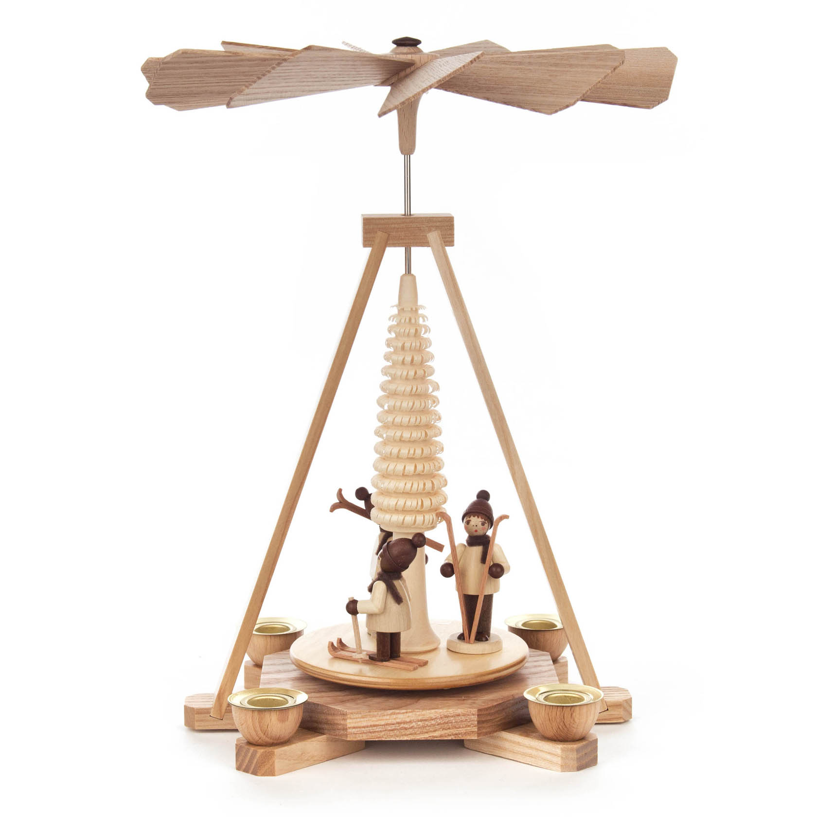 A wooden pyramid with two figurines of skiers at the base. The pyramid has a layered cone structure in the center, surrounded by a propeller on top.