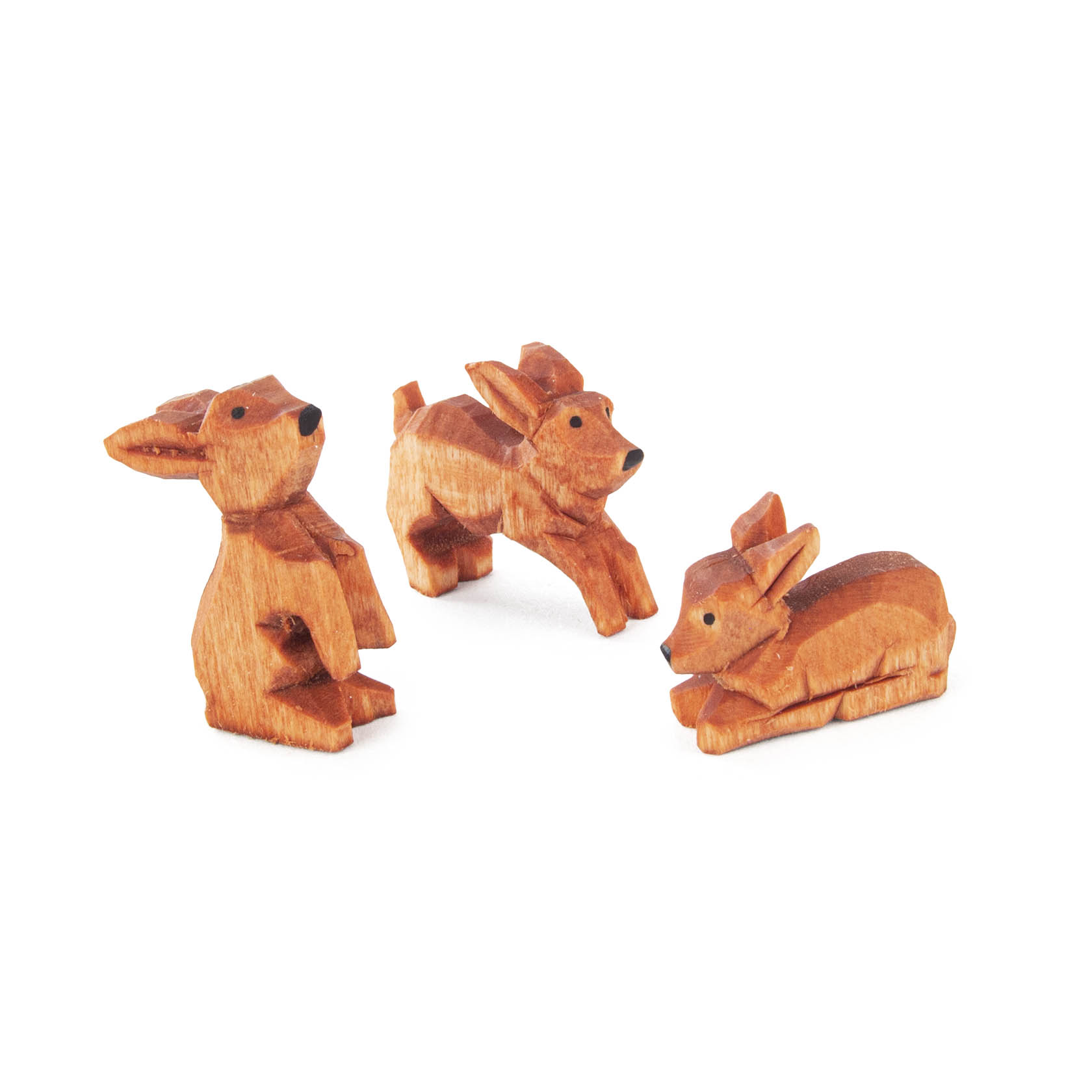 Three wooden carved rabbits in different poses: sitting, standing, and lying down. im Dregeno Online Shop günstig kaufen