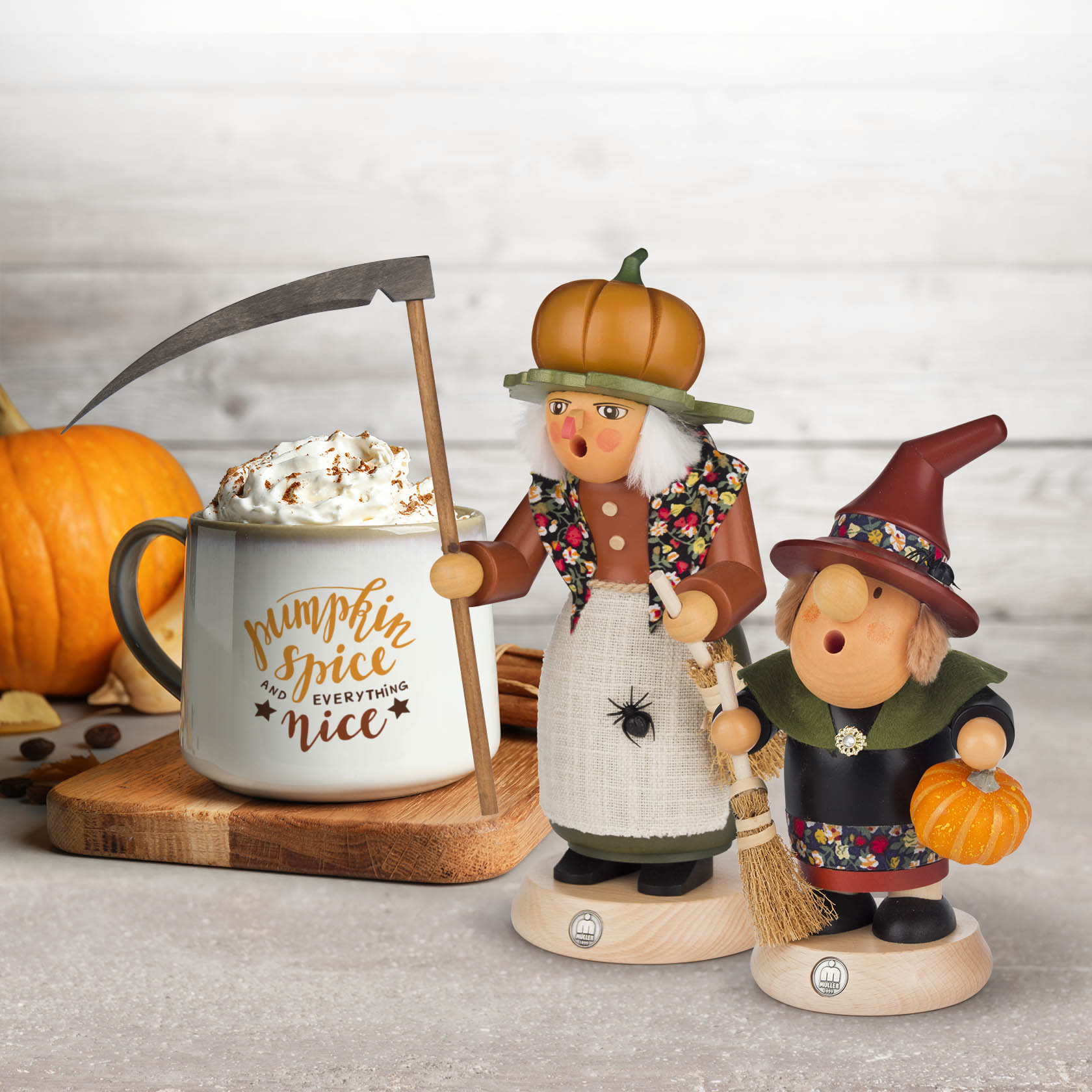 Räucherfrau Halloween-Hexe mit Kürbis