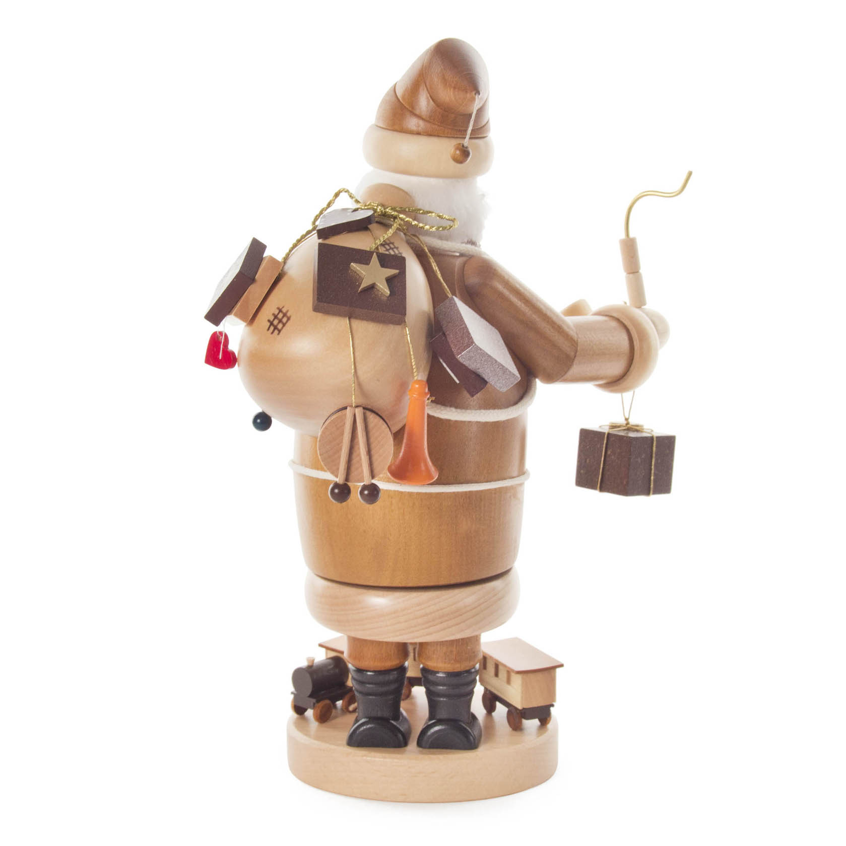 Ein natürlicher Holz-Räuchermann in Form eines Weihnachtsmannes, der einen Sack mit Geschenken auf dem Rücken trägt und eine Pfeife in der Hand hält.