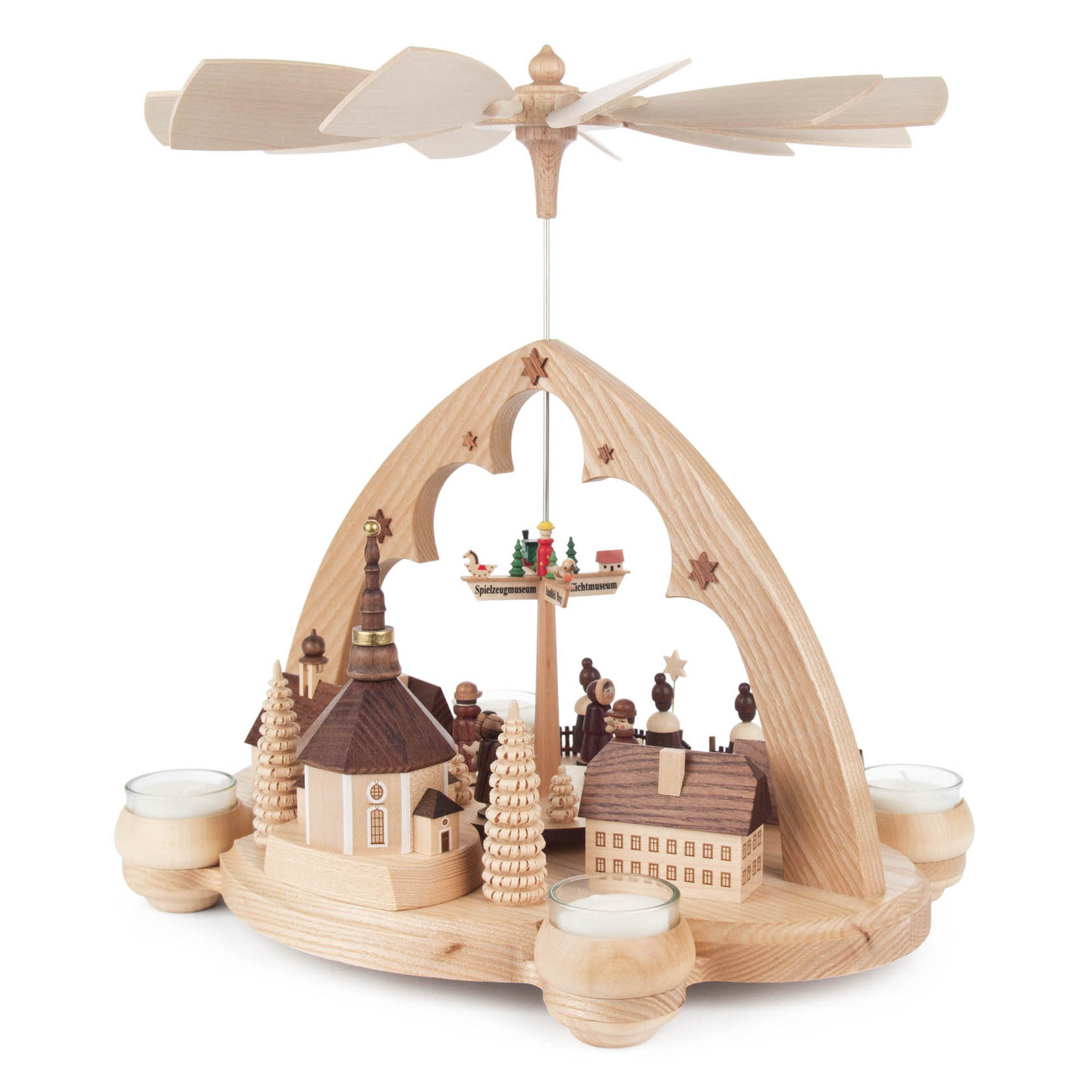 Holzpyramide mit Seiffener Dorf, verziert mit Kirche, Häusern und Figuren im Spitzbogen, angetrieben durch Teelichtwärme.