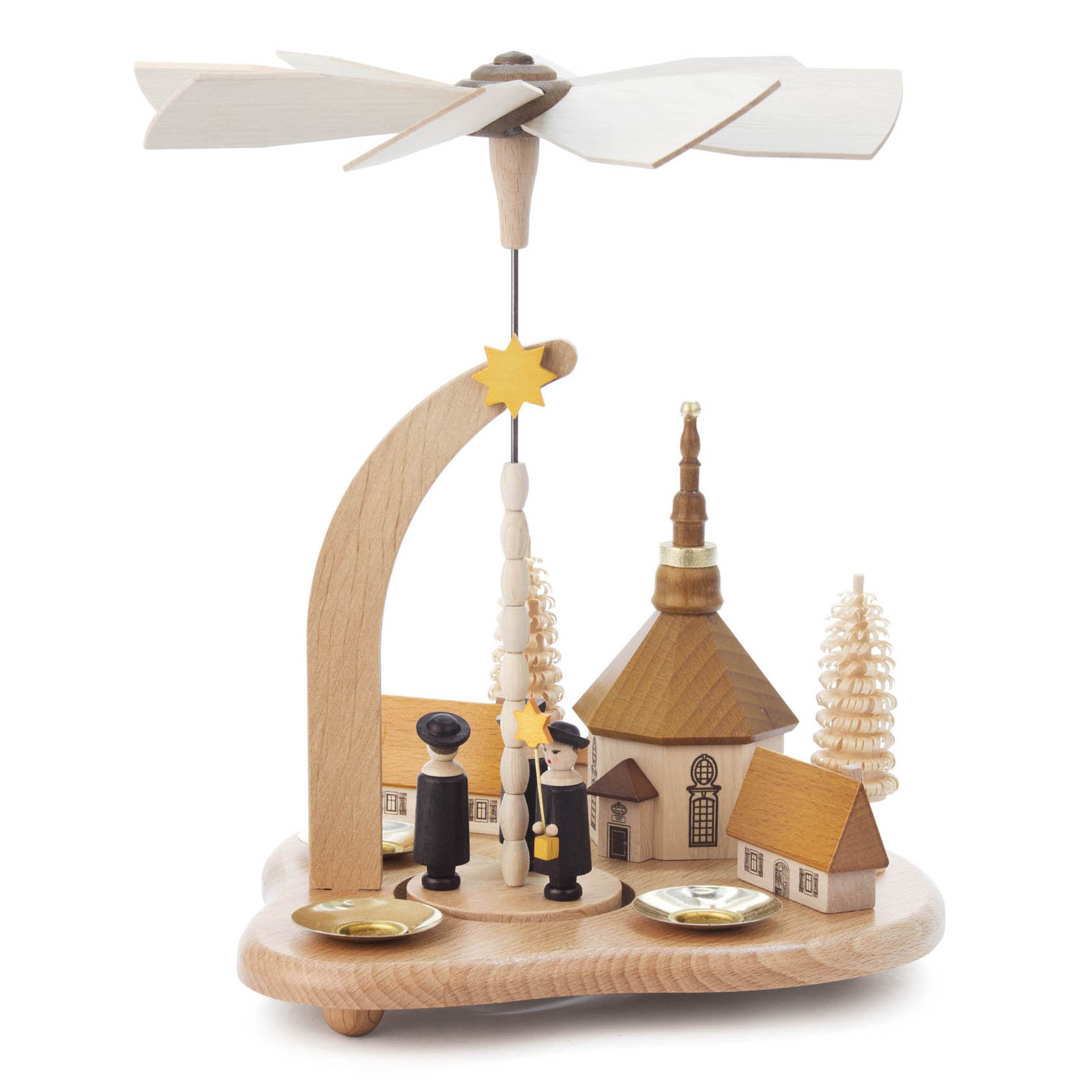 Holzpyramide mit Seiffener Kirche, Kurrendefiguren und Teelichthaltern aus Holz. Obenauf ist ein Flügelrad, das durch Kerzenwärme rotiert.