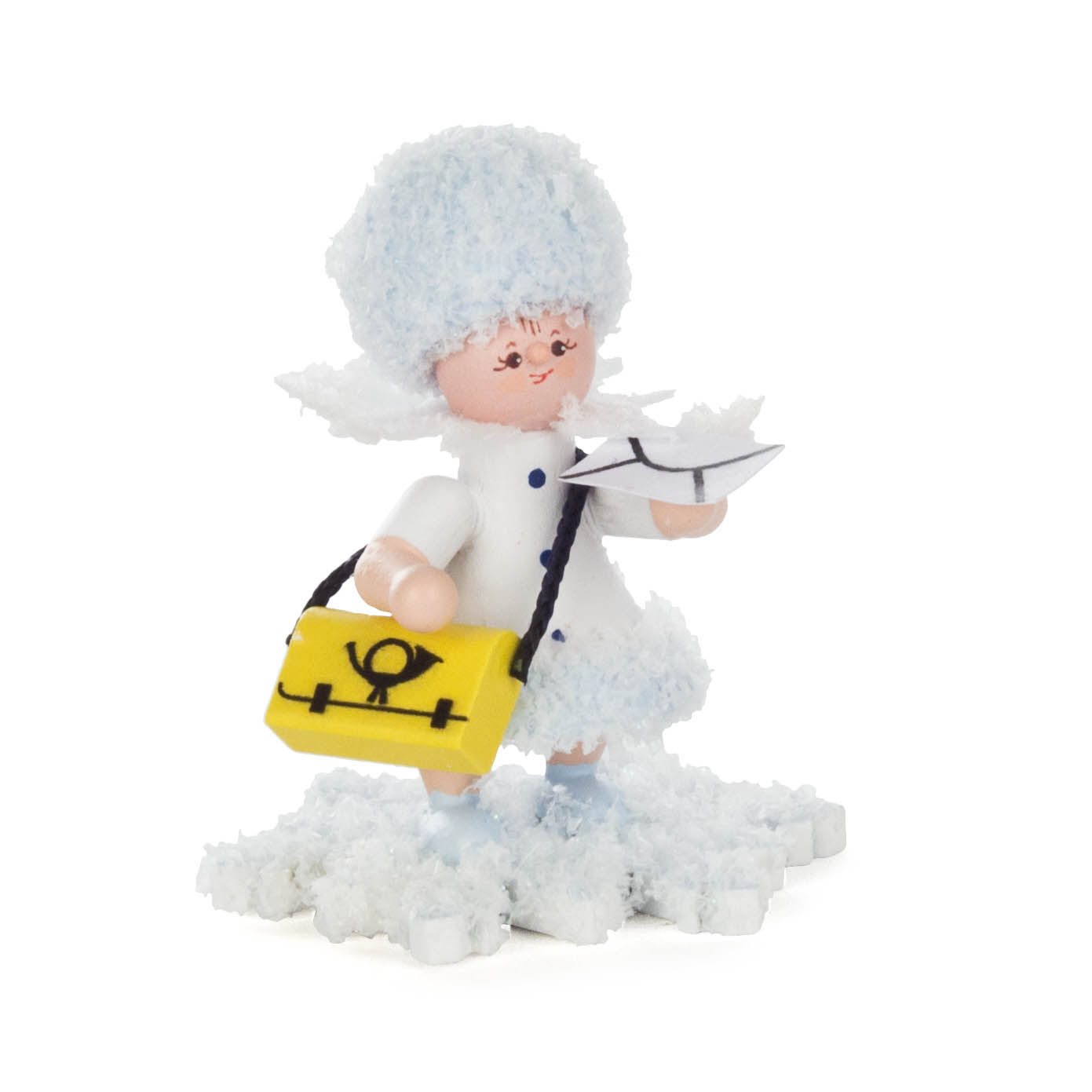 Eine Schneefigur mit blauer Mütze und Mantel, hält eine gelbe Posttasche mit schwarzem Posthorn-Logo in der einen Hand und einen Brief in der anderen. im Dregeno Online Shop günstig kaufen