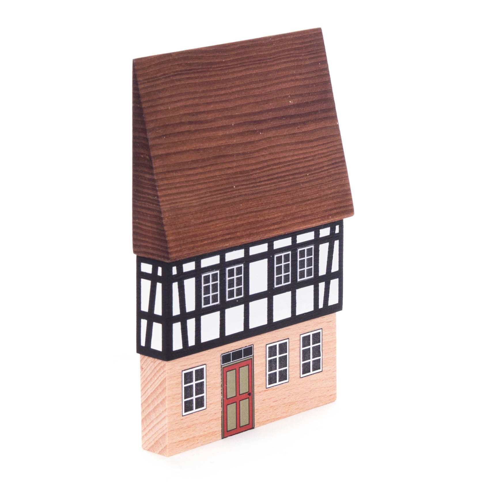 Ein Traufhaus-Blockmodell aus Holz mit einem braunen Satteldach, Fachwerk im ersten Stock und kleinen Fenstern. Die Vorderseite zeigt eine Tür und Fenster.