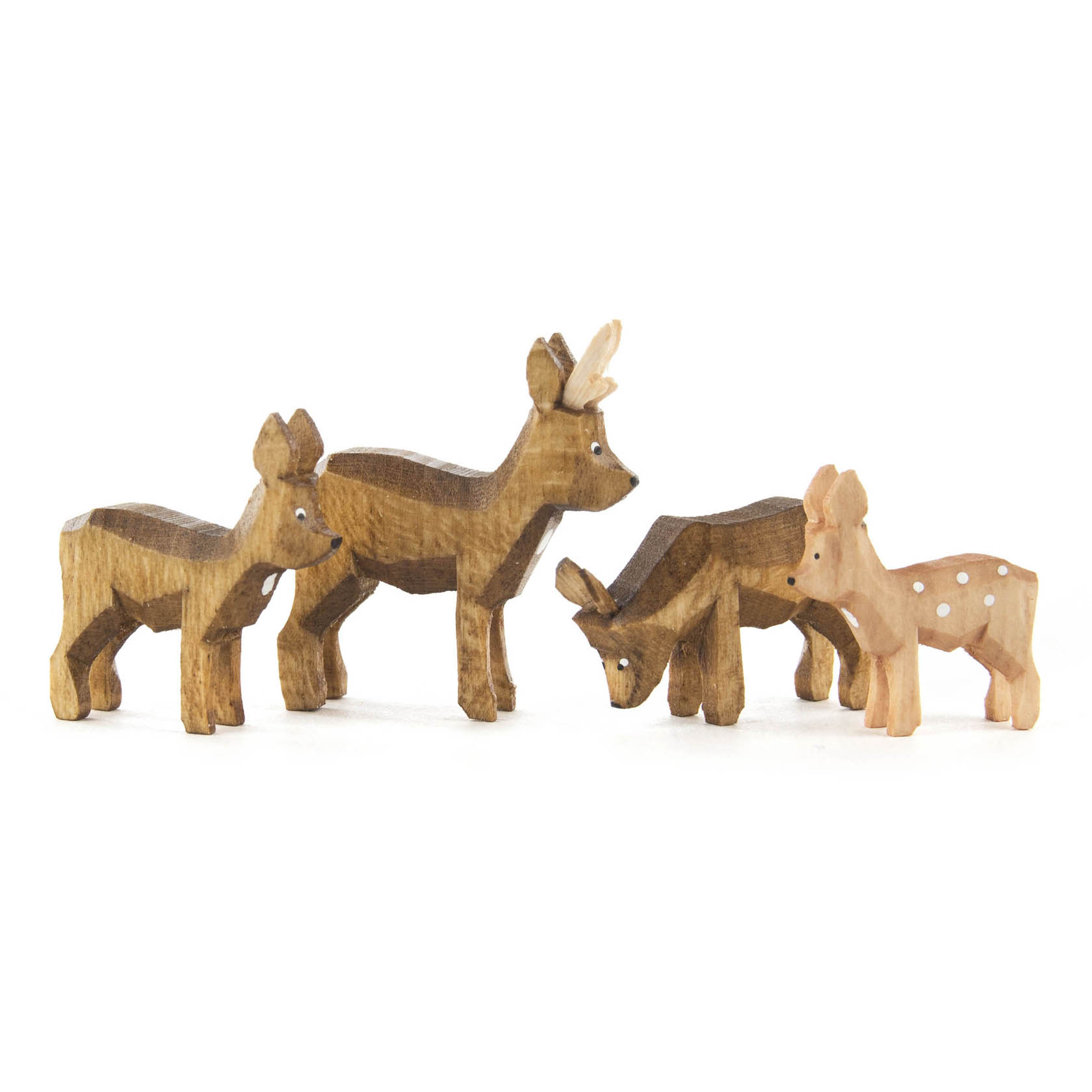 Four handcrafted wooden deer figures, stained brown. The group consists of two standing adults, one with antlers, and two fawns, one grazing. im Dregeno Online Shop günstig kaufen