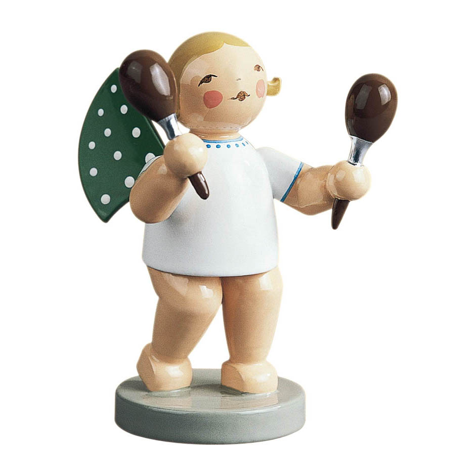 Eine Holzfigur eines Engels mit blonden Haaren und weißen Flügeln mit grünen Punkten, hält in jeder Hand eine Maraca. im Dregeno Online Shop günstig kaufen