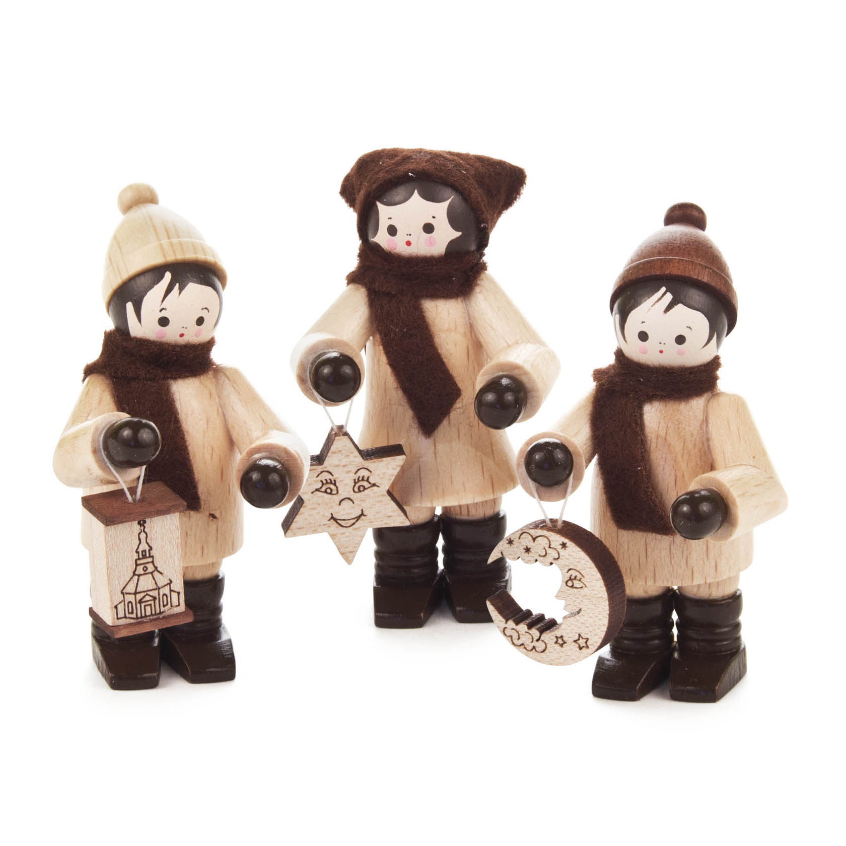 Drei hölzerne Figuren, verkleidet als Kinder in Winterkleidung mit Hüten und Schals, halten Laternen in Stern-, Häuser- und Mondform. im Dregeno Online Shop günstig kaufen