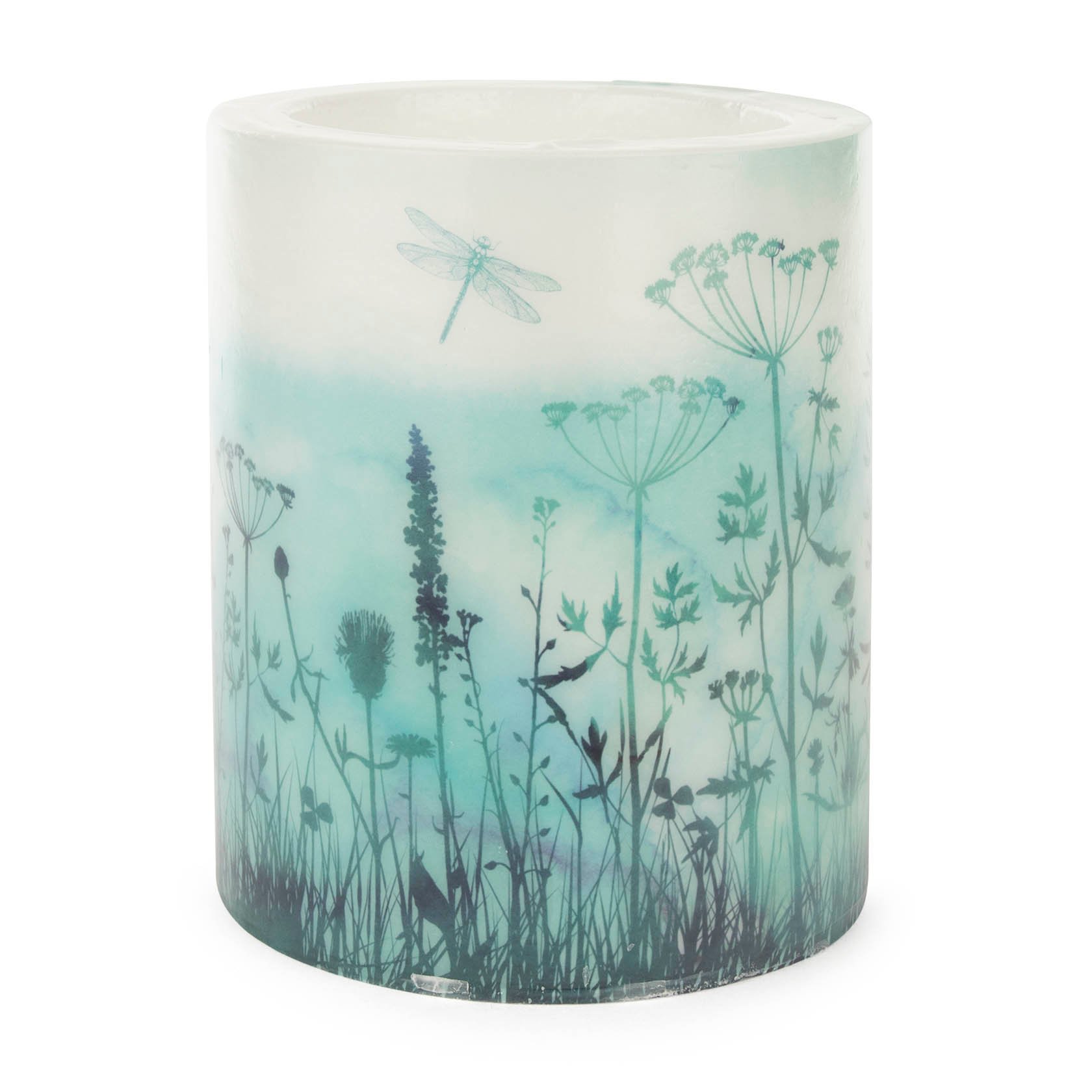 Decorative candle with a nature motif featuring grasses, wildflowers, and a dragonfly. The design is subtly shaded in green and blue. im Dregeno Online Shop günstig kaufen