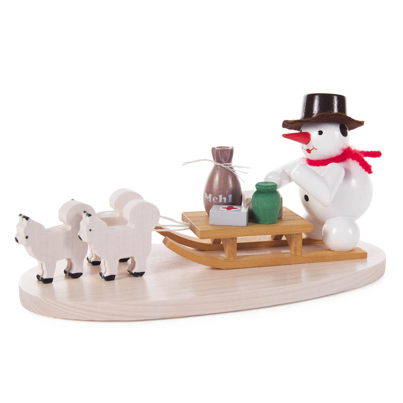 Holzfigur eines Schneemanns mit rotem Schal und schwarzem Hut, der einen Hundeschlitten mit Mehl und grüner Tasse beladen steuert. Drei Holz-Hunde ziehen den Schlitten. im Dregeno Online Shop günstig kaufen