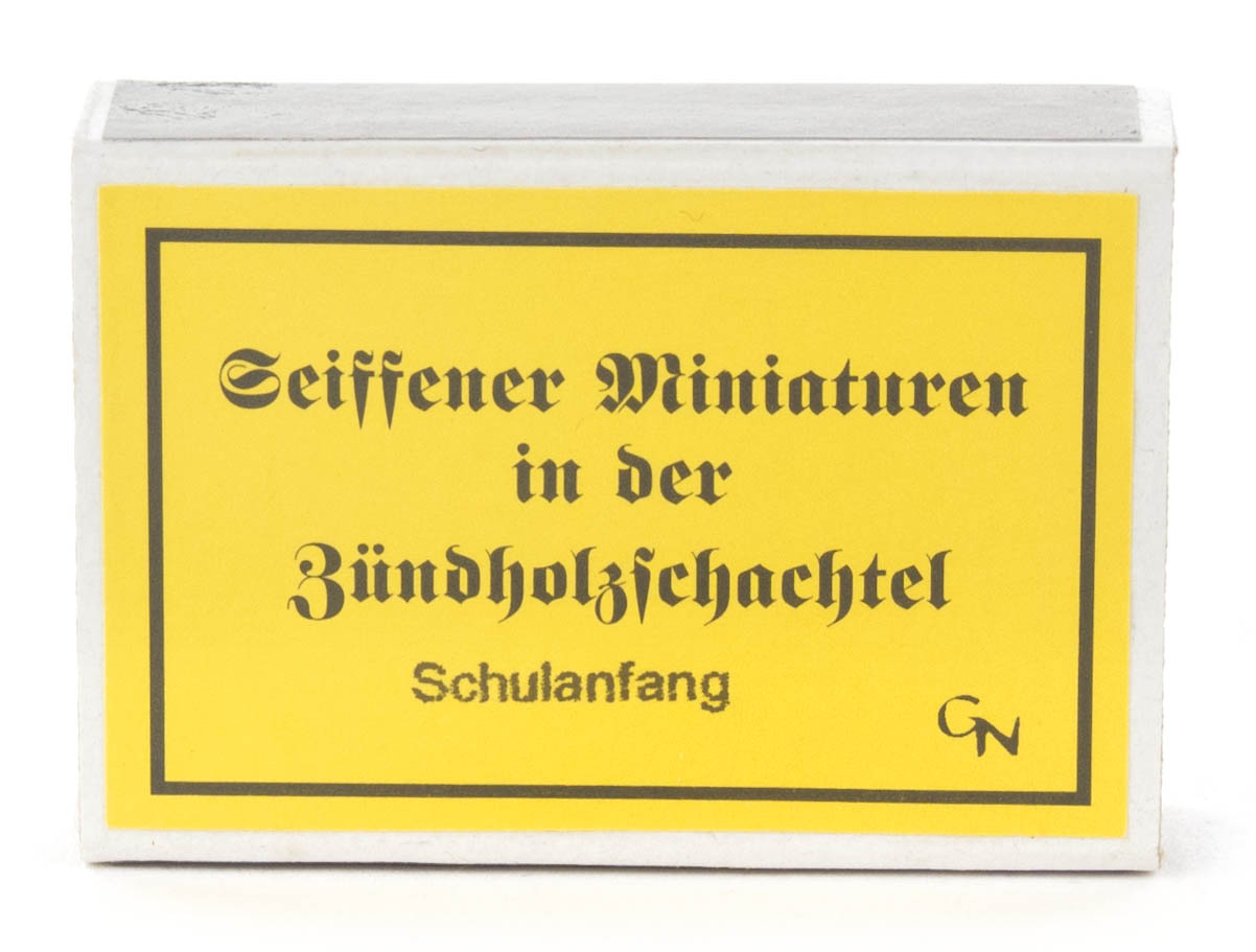 A yellow box labeled 'Seiffener Miniaturen in der Zündholzschachtel - Schulanfang.'