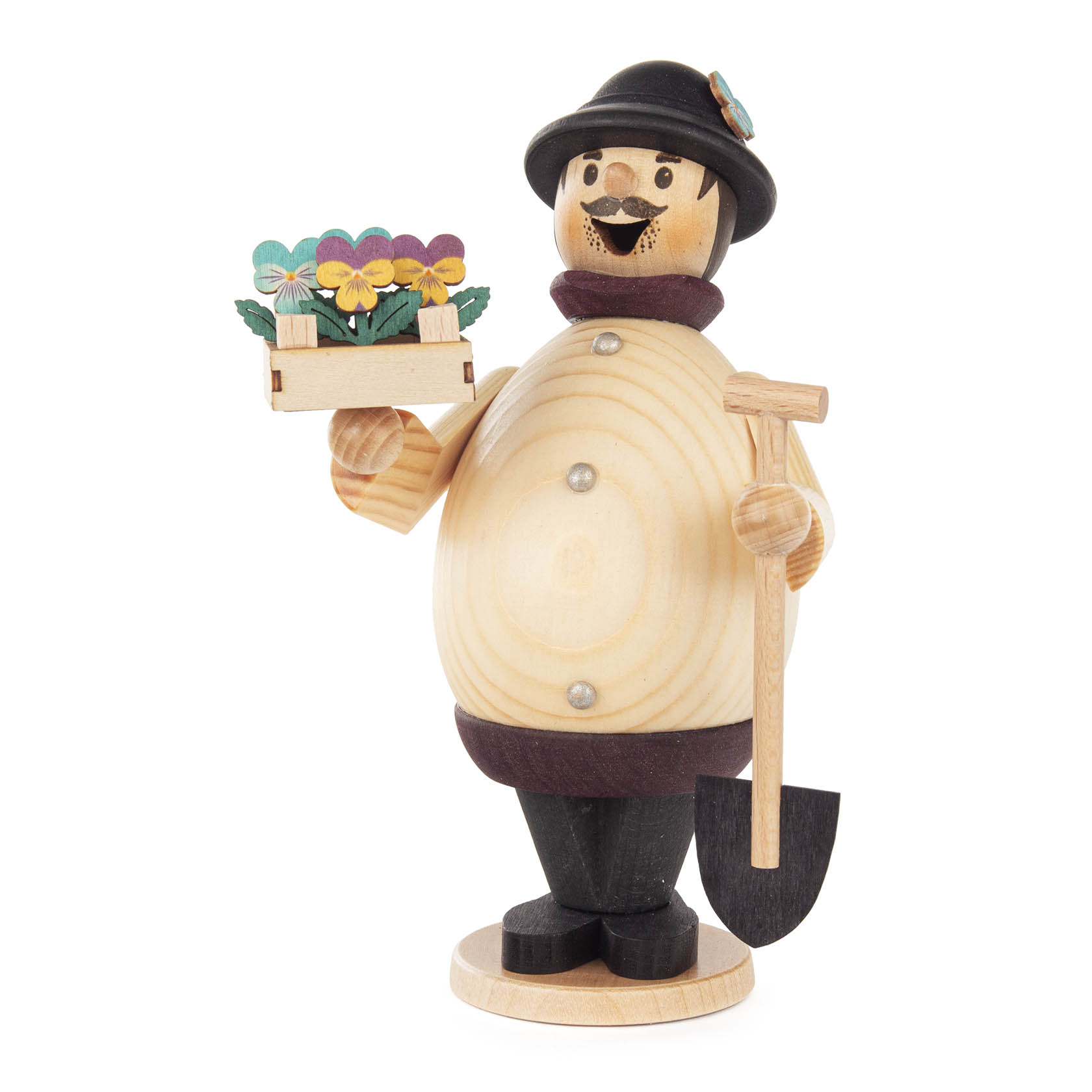 Ein hölzerner Räuchermann im Design eines Hobbygärtners hält eine Schaufel und ein Körbchen mit bunten Blumen. Er trägt einen Hut und hat einen Schnurrbart. im Dregeno Online Shop günstig kaufen