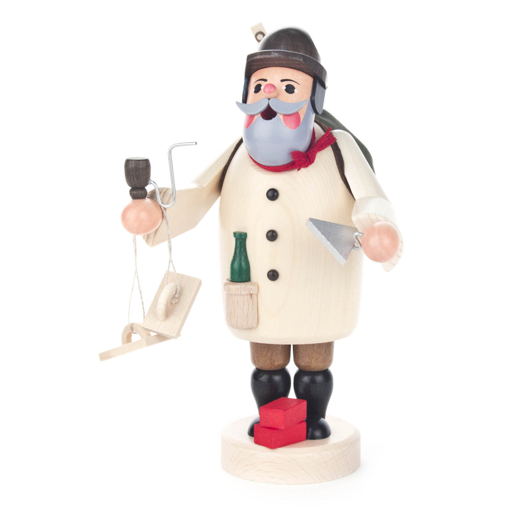 Räuchermann in Form eines Maurers mit rotem Helm, Pfeife, Kelle und rotem Ziegelstein, trägt eine Flasche in einer Tasche seiner Schürze. im Dregeno Online Shop günstig kaufen