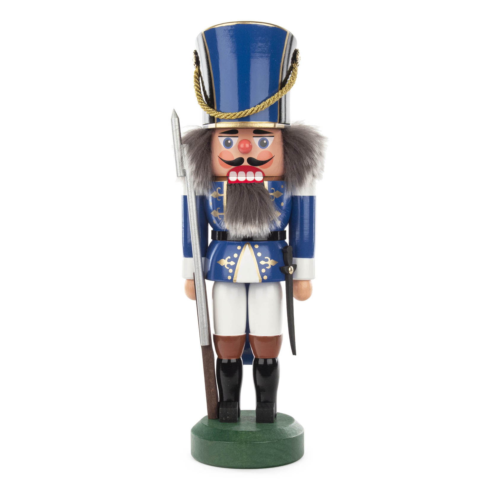 Ein traditioneller Nussknacker in Soldatenuniform, etwa 30 cm groß, mit blauer Jacke, schwarzem Hut, weißem Bart und einem Speer. im Dregeno Online Shop günstig kaufen