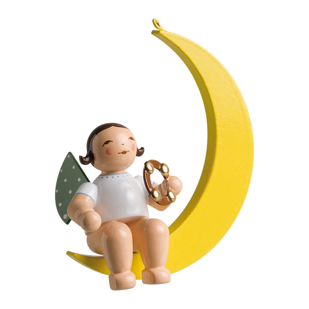Holzengel mit grünem Flügel und Schellenring, sitzt lächelnd auf einer gelben Mondsichel. im Dregeno Online Shop günstig kaufen