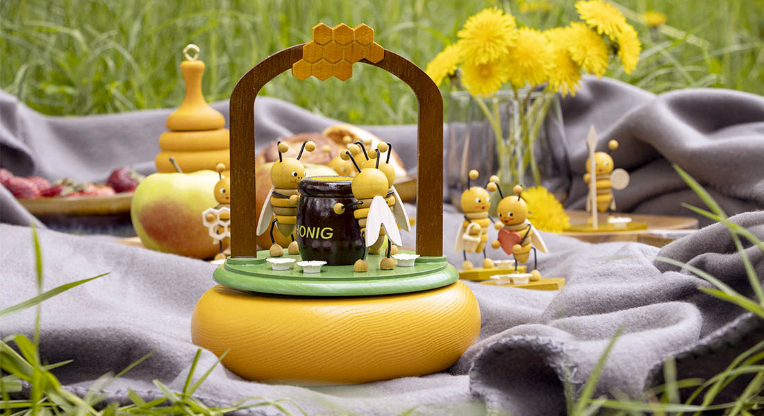 Erzgebirgische Spieldose mit Bienen und Honigtopf