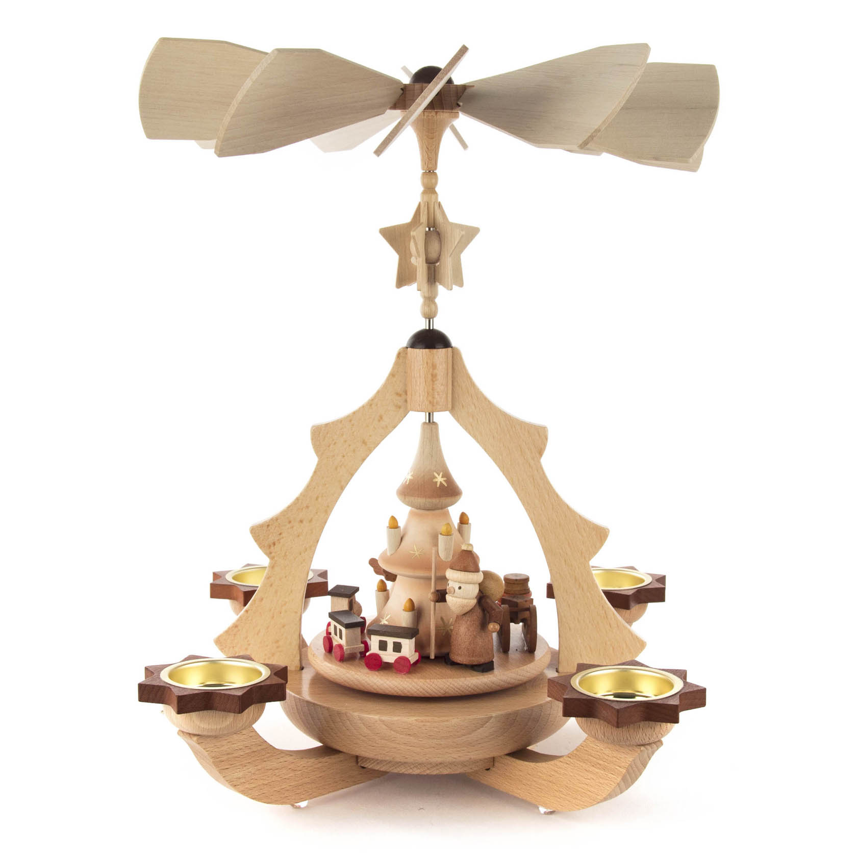 Holzpyramide mit Flügeln, verziert mit Weihnachtsmann, Engel, Burg und einer Eisenbahn, umgeben von Haltern für Teelichter. im Dregeno Online Shop günstig kaufen
