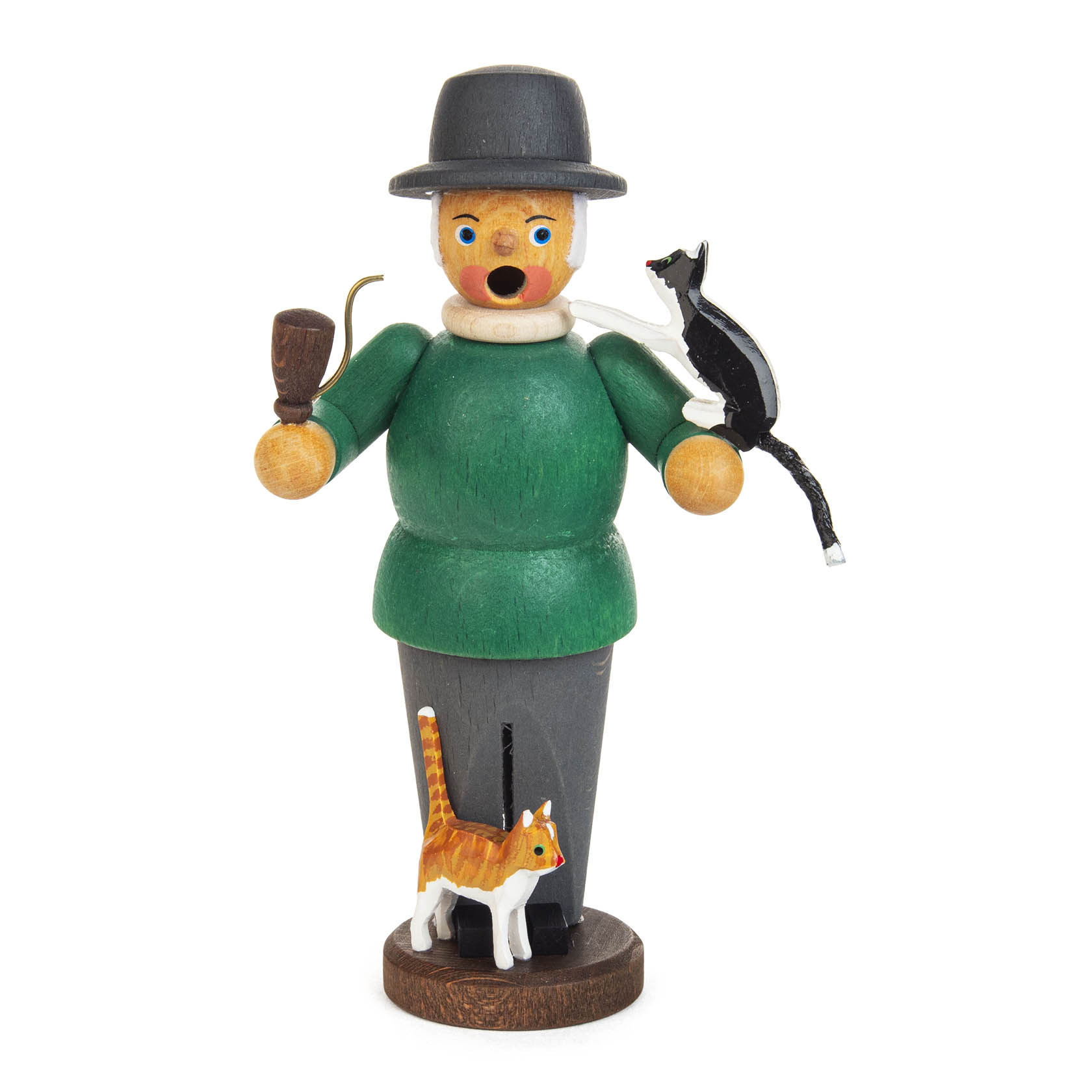 Mini-Räuchermann in grüner Kleidung mit schwarzem Hut, hält Pfeife und hat zwei Katzenfiguren - eine schwarze auf der Schulter, eine orange-weiße unten. im Dregeno Online Shop günstig kaufen