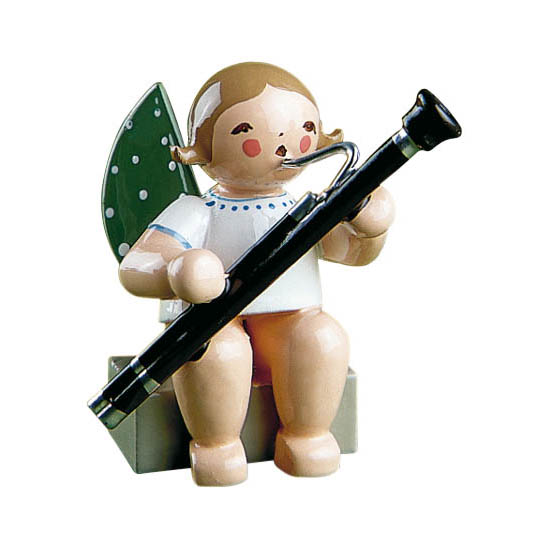 Wooden angel figurine with wings, sitting on a base, holding a black bassoon. im Dregeno Online Shop günstig kaufen