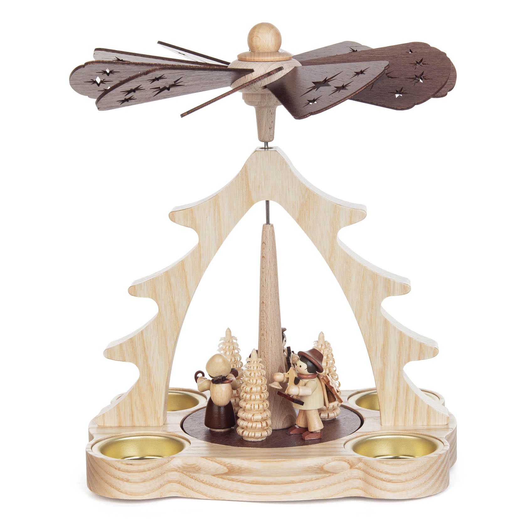 Holzpyramide mit Frau und Kind, die Schwibbögen tragen, und Bäumen darunter, mit Teelichthaltern in den Ecken. im Dregeno Online Shop günstig kaufen