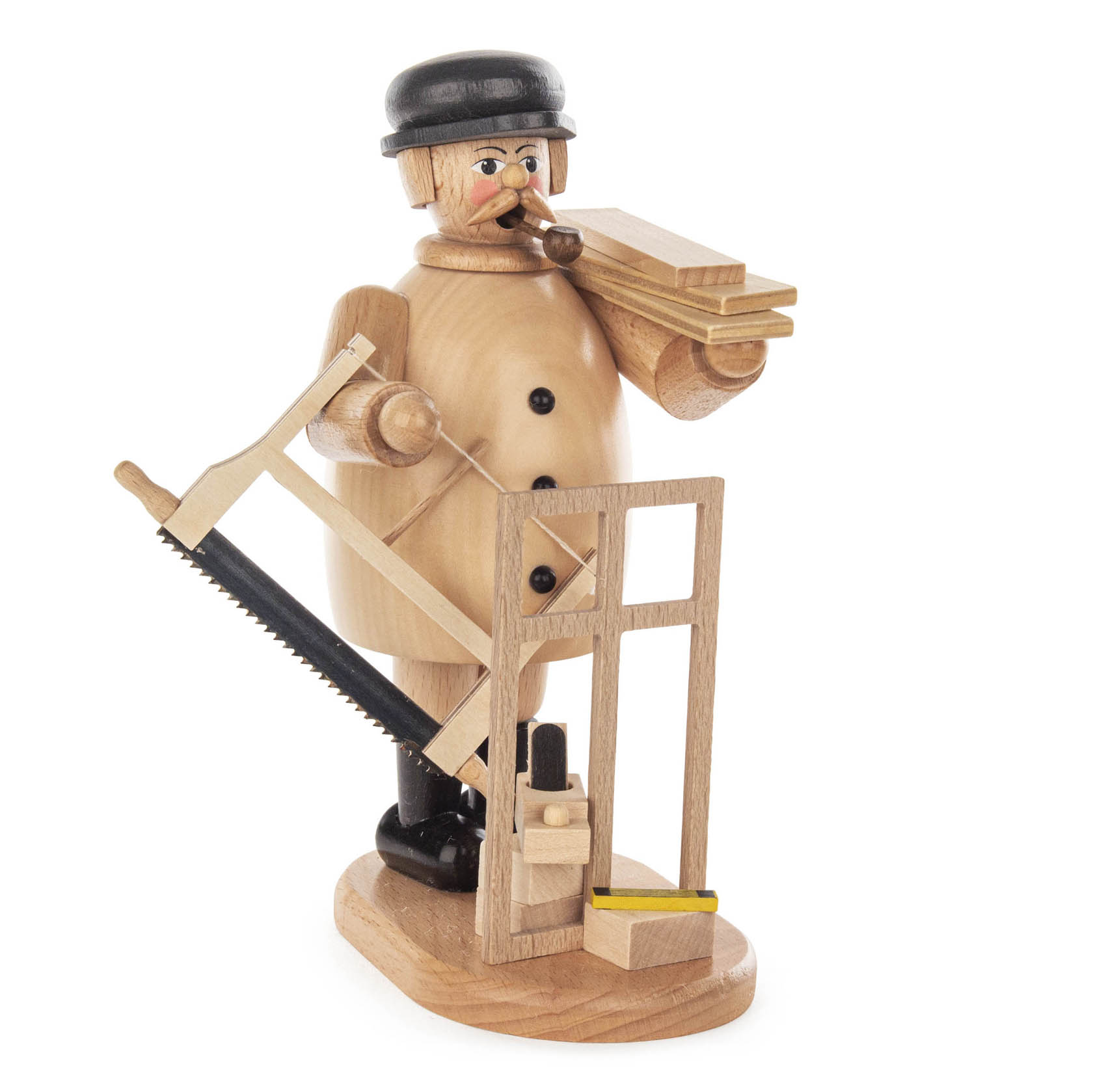 A natural wood smoker figurine of a traditional craftsman holding woodworking tools like a square, saw, and wood pieces, wearing a black hat with a pipe. im Dregeno Online Shop günstig kaufen