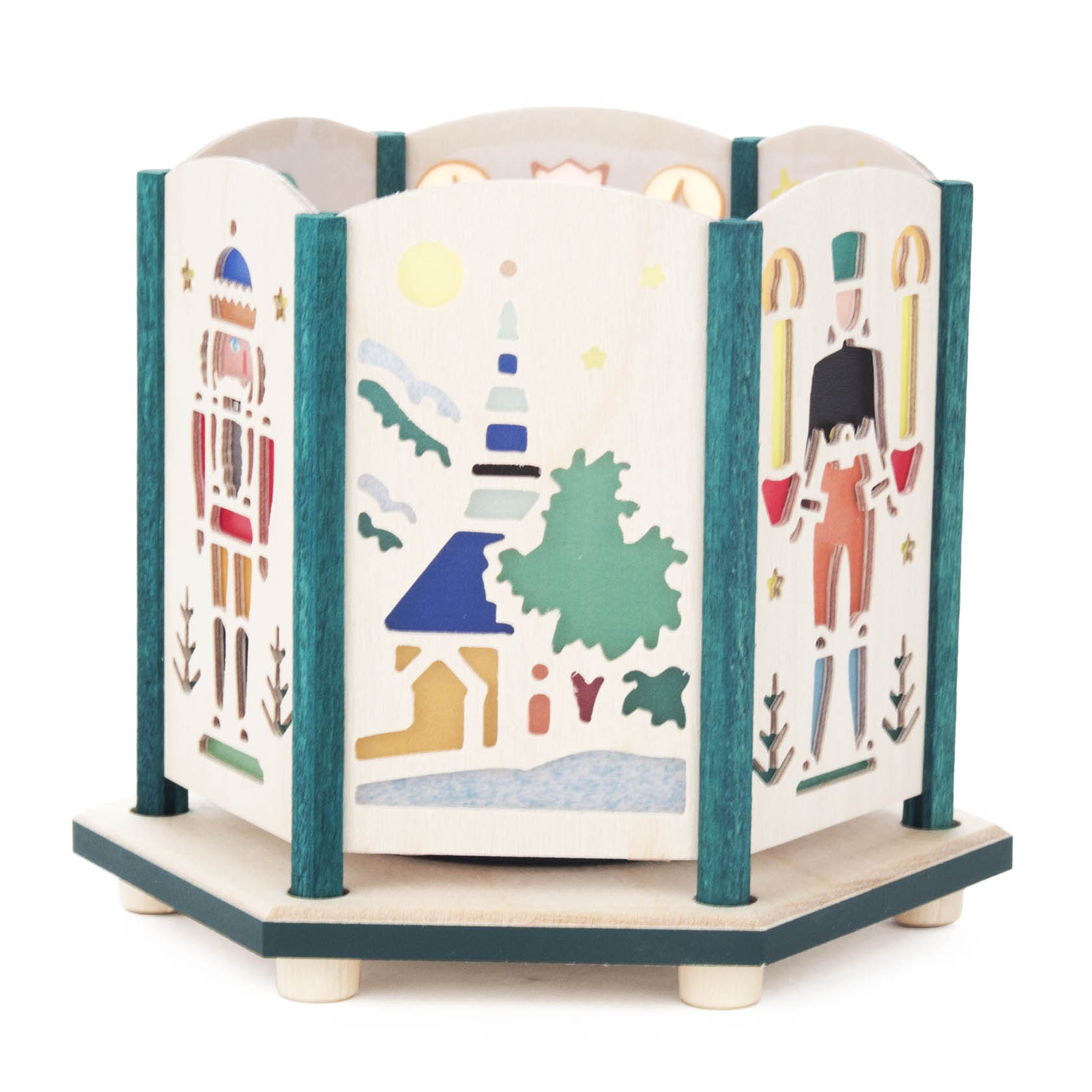 Holz-Teelichthalter in sechseckiger Form mit ausgeschnittenen Seiffener Motiven, darunter ein Nussknacker, eine Kirche und ein Engel. im Dregeno Online Shop günstig kaufen