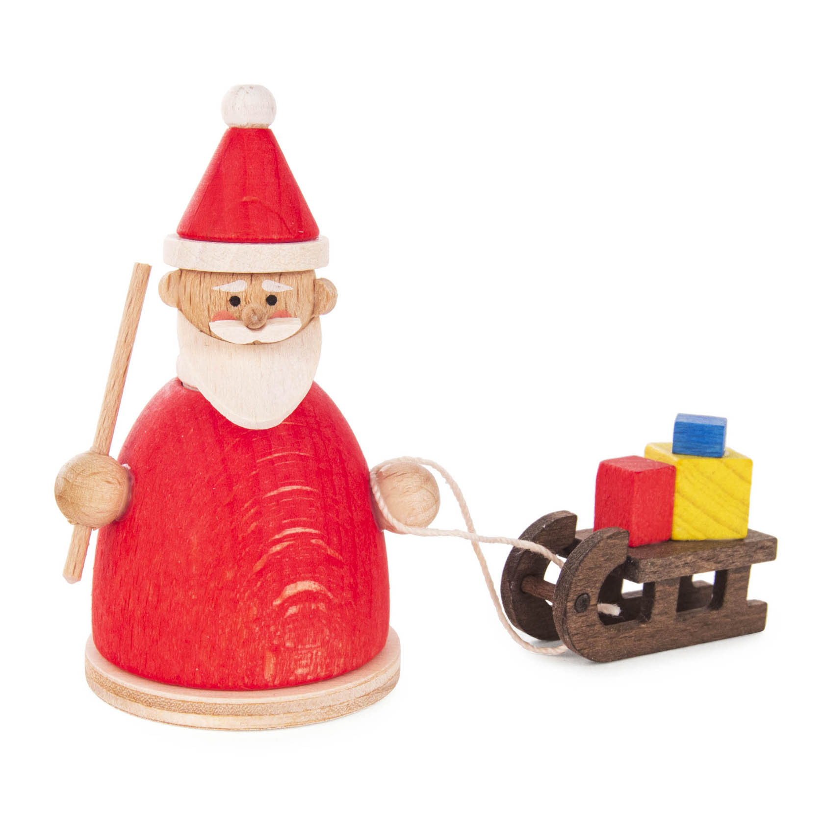 Bastelset mit einem lachenden Weihnachtsmann in rotem Mantel und Mütze, hält einen Stock und zieht einen kleinen Schlitten mit bunten Geschenken. im Dregeno Online Shop günstig kaufen