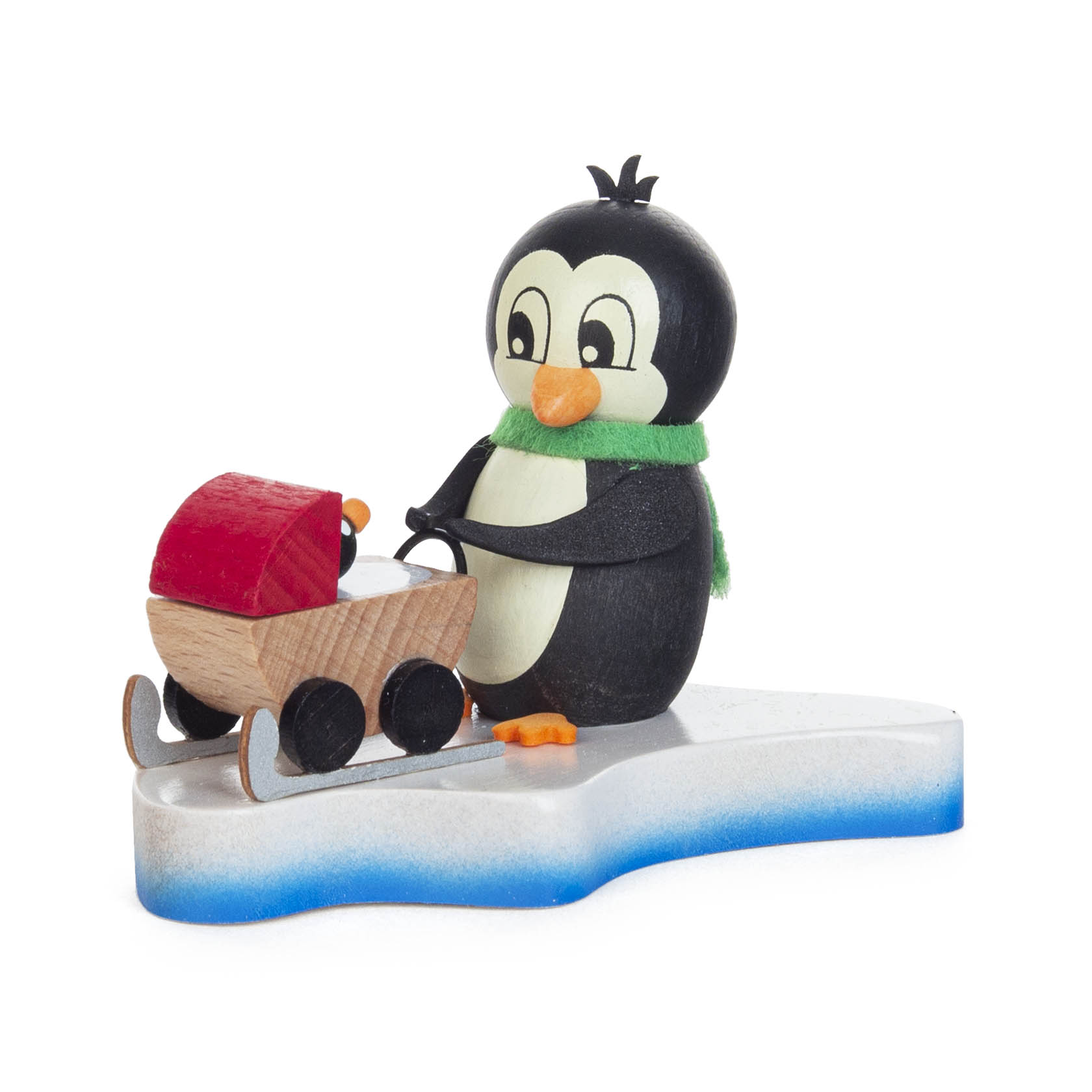 Holzfigur eines Pinguins mit grünem Schal, der einen Kinderwagen auf einer Eisscholle schiebt. im Dregeno Online Shop günstig kaufen