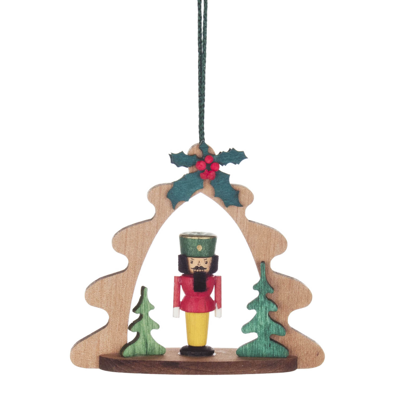 Holzanhänger mit Nussknackerfigur, eingerahmt von zwei Bäumen und einer Holzschleife, als Weihnachtsdekoration. im Dregeno Online Shop günstig kaufen