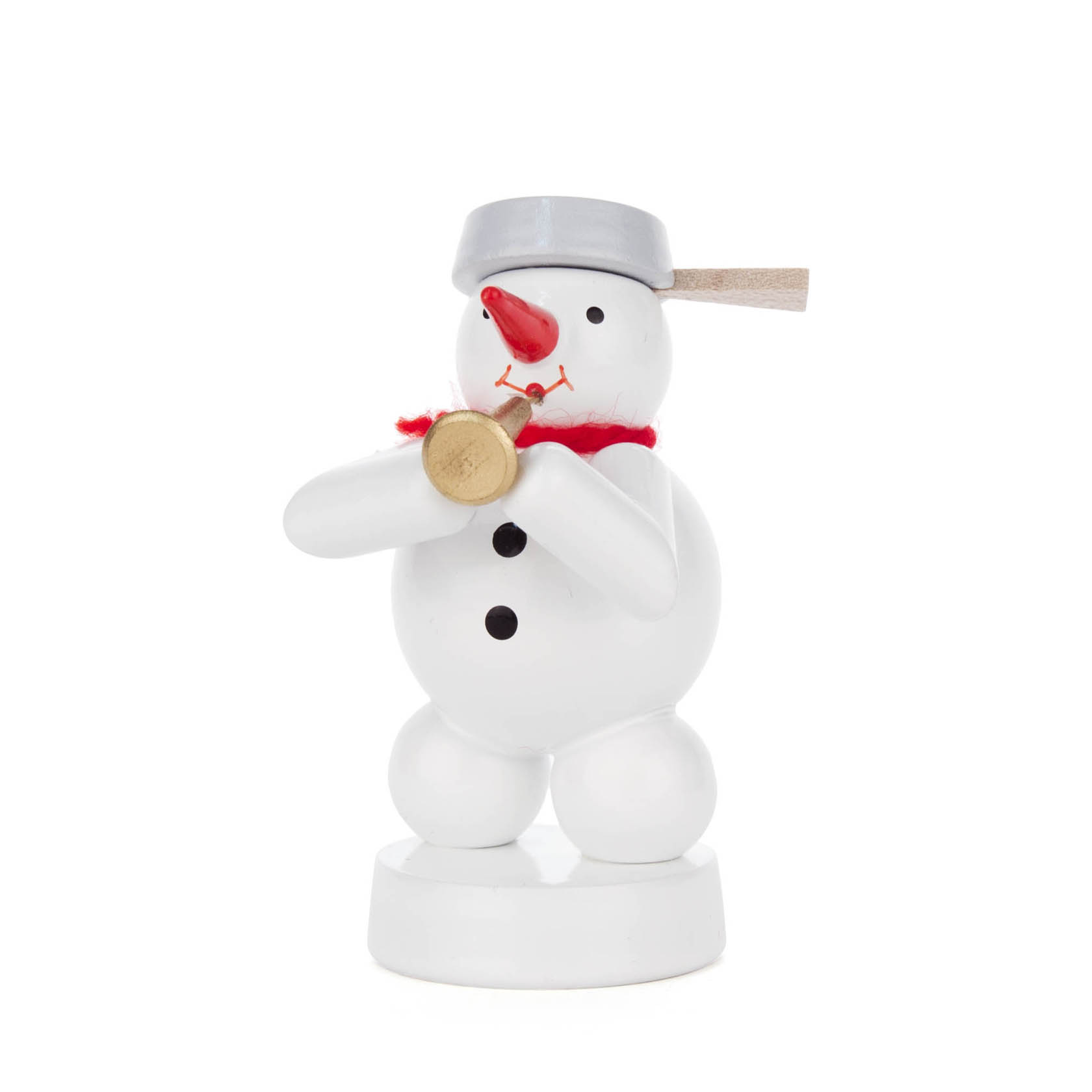 Ein dekorativer Schneemann mit rotem Schal und einem grauen Zylinder, der eine goldene Trompete hält. Der Schneemann hat schwarze Knöpfe und ein lächelndes Gesicht. im Dregeno Online Shop günstig kaufen