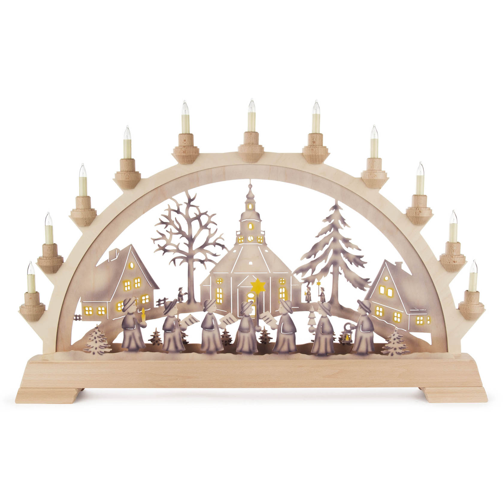 Ein Schwibbogen mit der Seiffener Kirche, farbig und elektrisch beleuchtet, umgeben von kleinen Figuren und Bäumen. im Dregeno Online Shop günstig kaufen