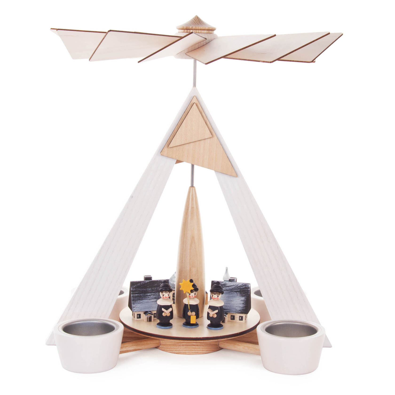 Holzpyramide mit weißem Dreiecksturm, darauf ein Flügelrad. Darunter ein Seiffener Dorf mit drei farbig gekleideten Kurrende-Sängern und Platz für Teelichter. im Dregeno Online Shop günstig kaufen