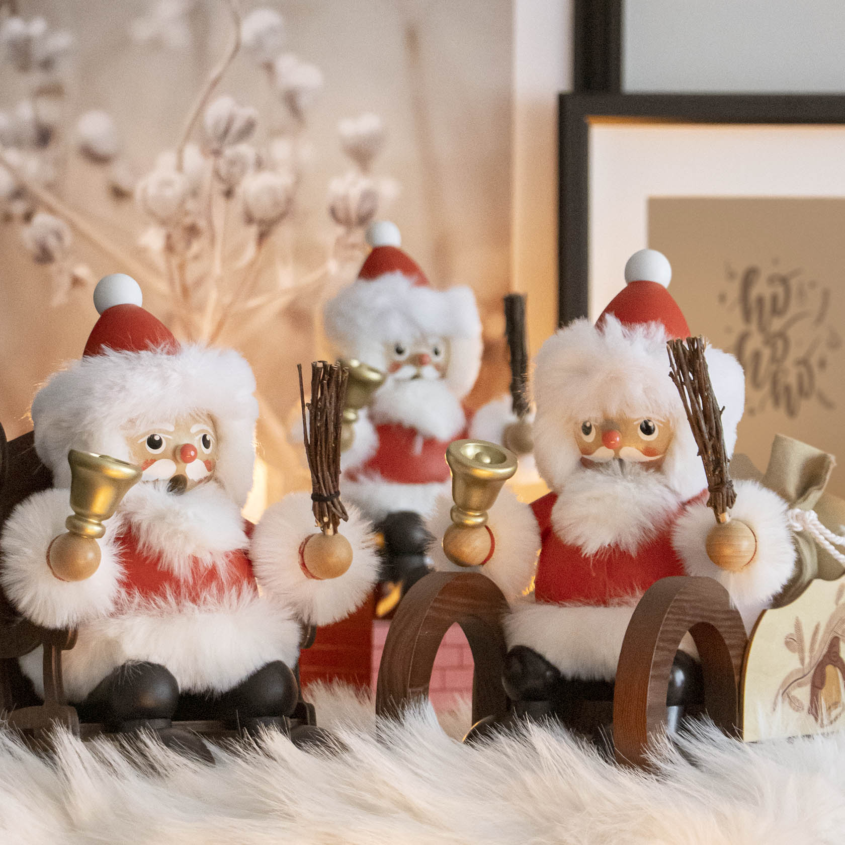 Räuchermann Weihnachtsmann im Schaukelstuhl