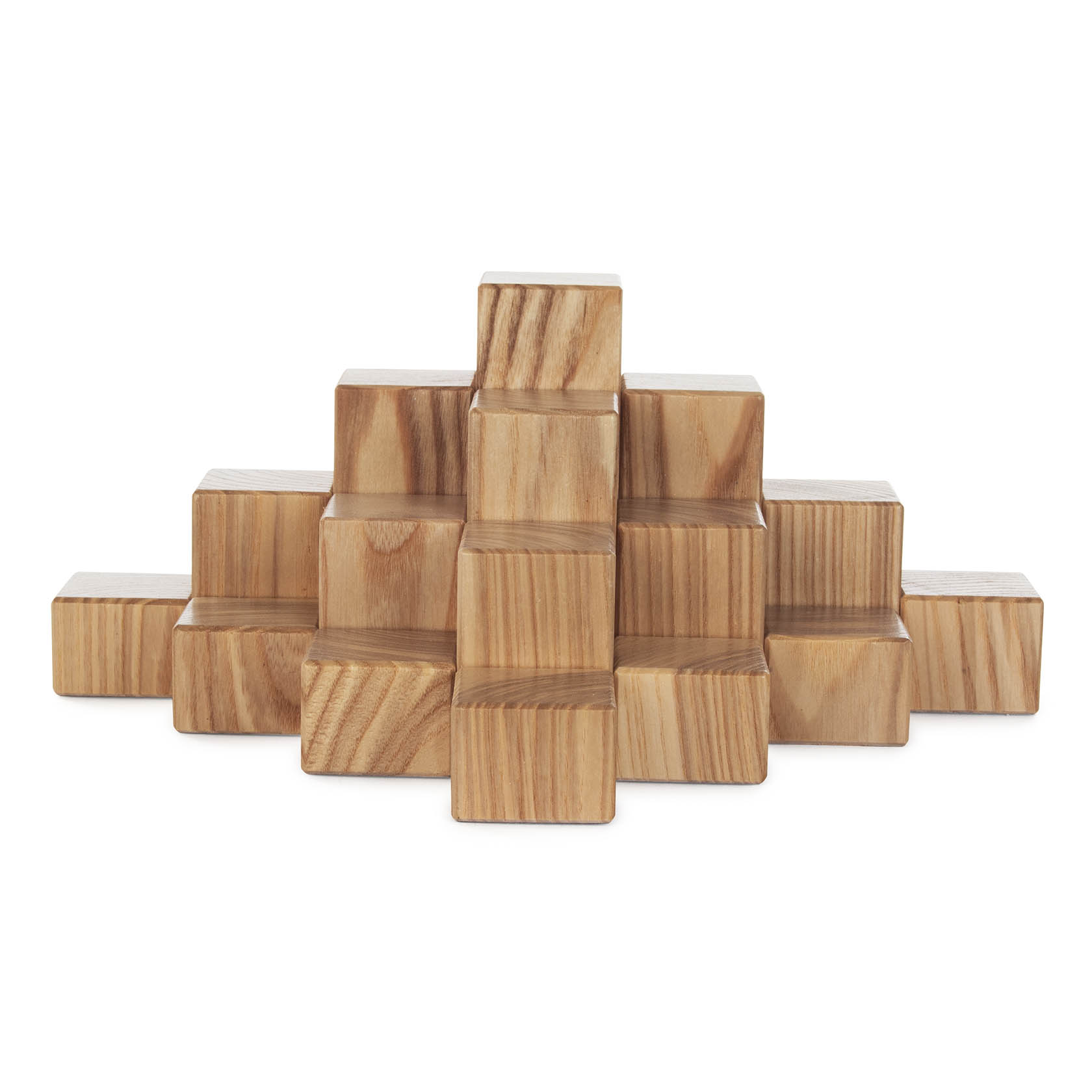 Eine Würfeltreppe aus 16 braunen Holzpodesten, jedes Podest misst 4x4 cm und ist pyramidenförmig gestapelt. im Dregeno Online Shop günstig kaufen